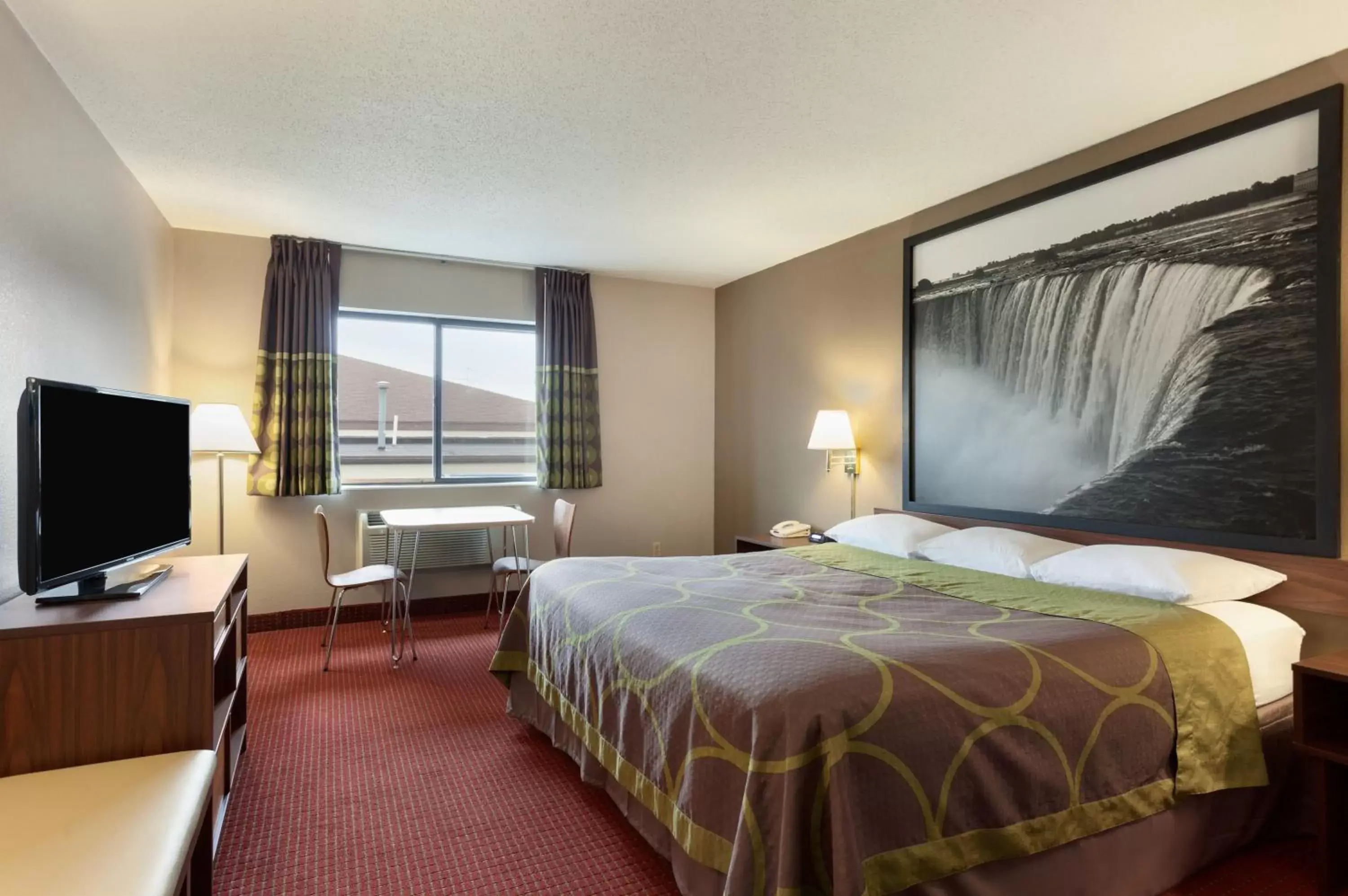 1 King Bed, Mobility/Hearing Accessible Room, Tub w/Grab Bars, Non-Smoking in Super 8 by Wyndham Niagara Falls 1 King Bed, Mobility/Hearing Accessible Room, Tub w/Grab Bars, Non-Smoking in Super 8 by Wyndham Niagara Falls