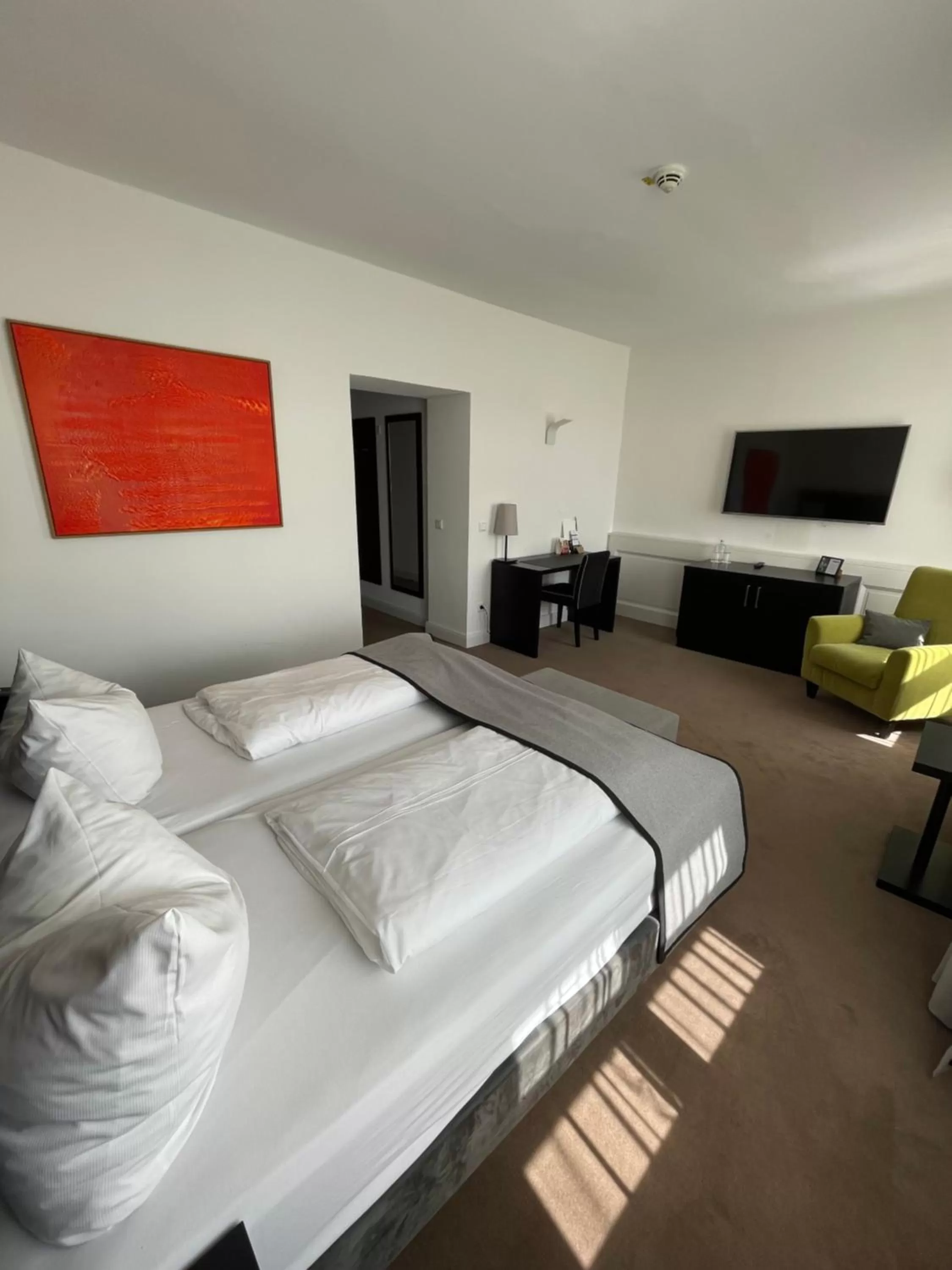 Bedroom, Bed in Hotel Münchner Hof