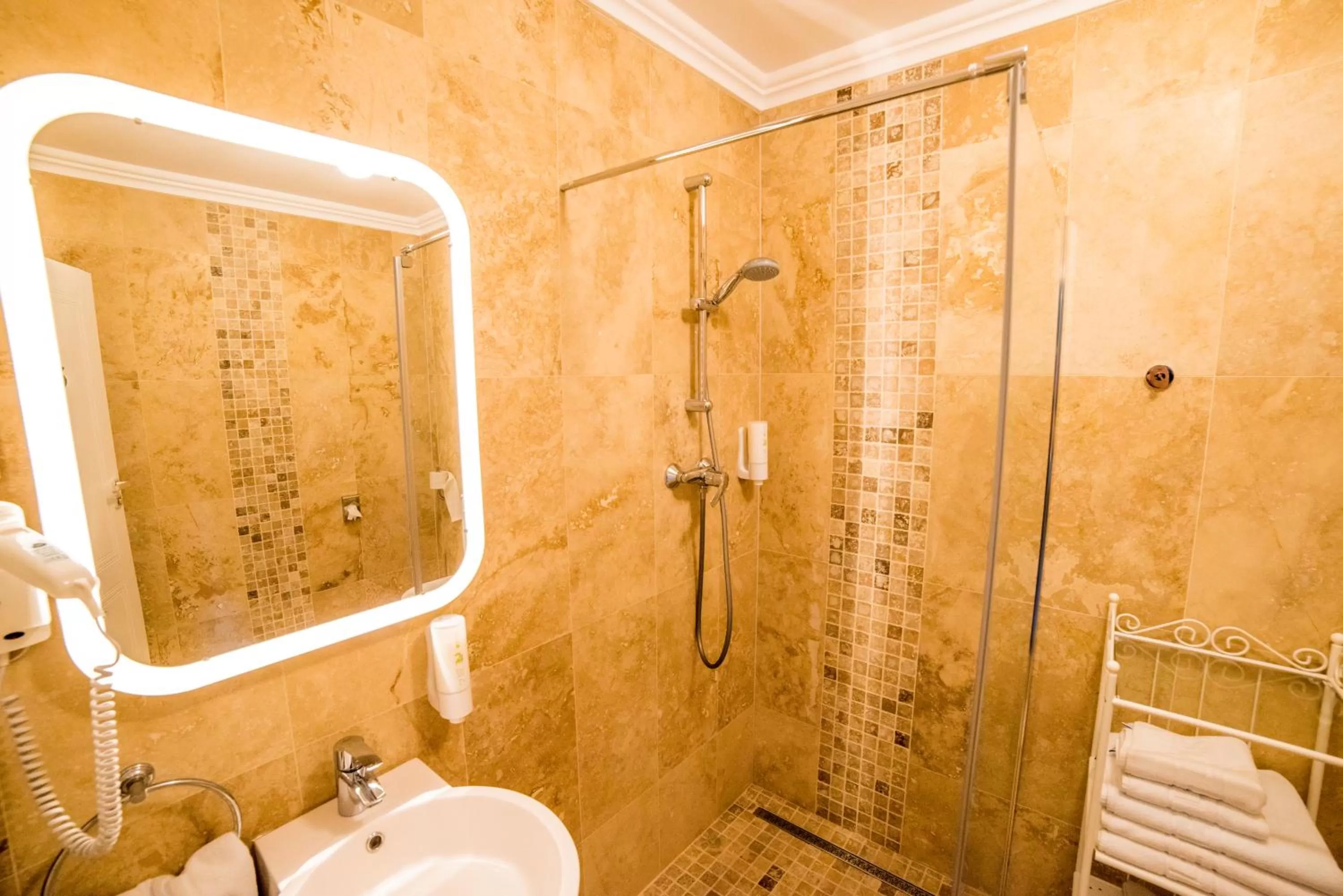 Shower in compleX living aparthotel