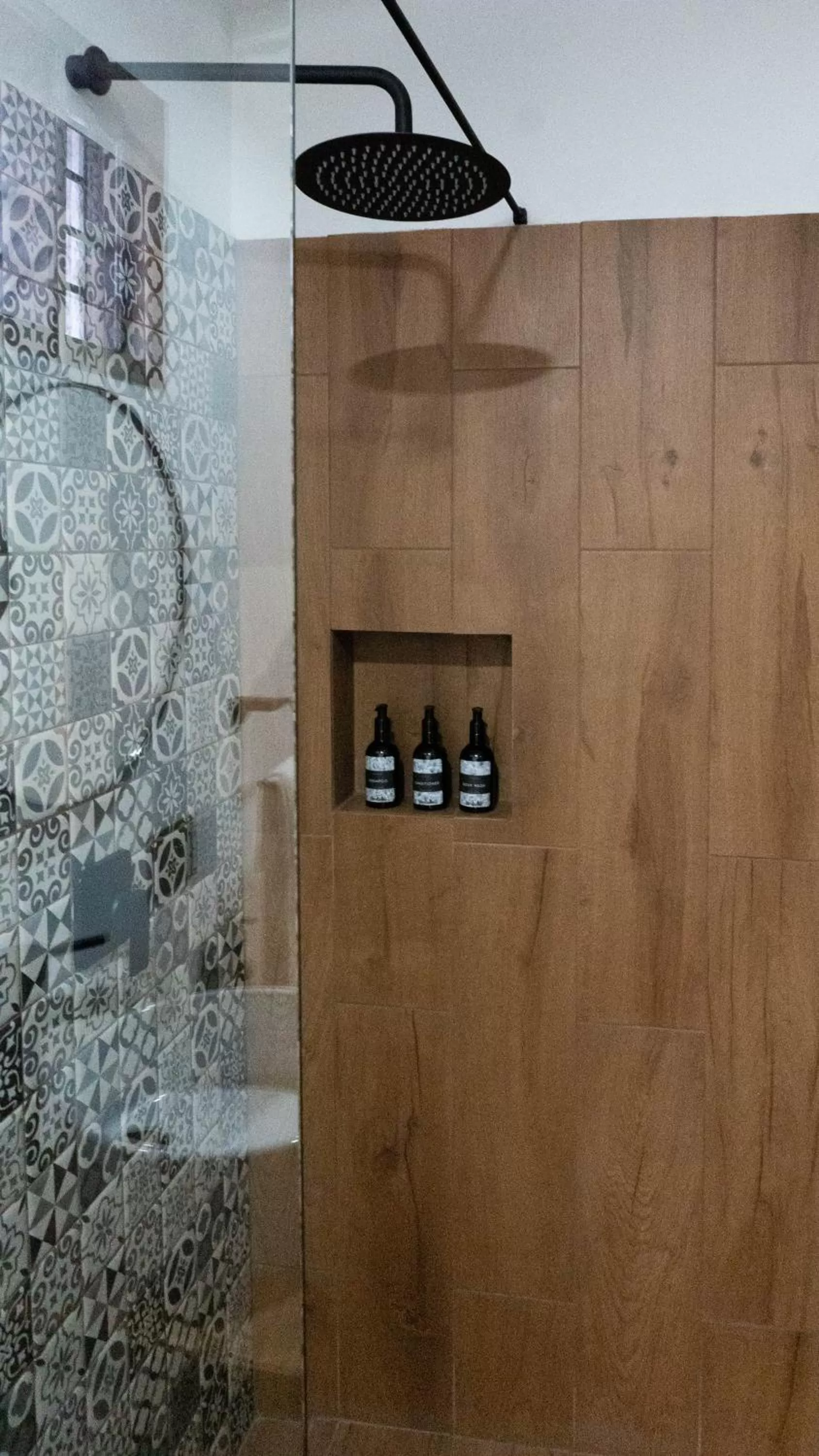 Shower, Bathroom in Casa Medallo