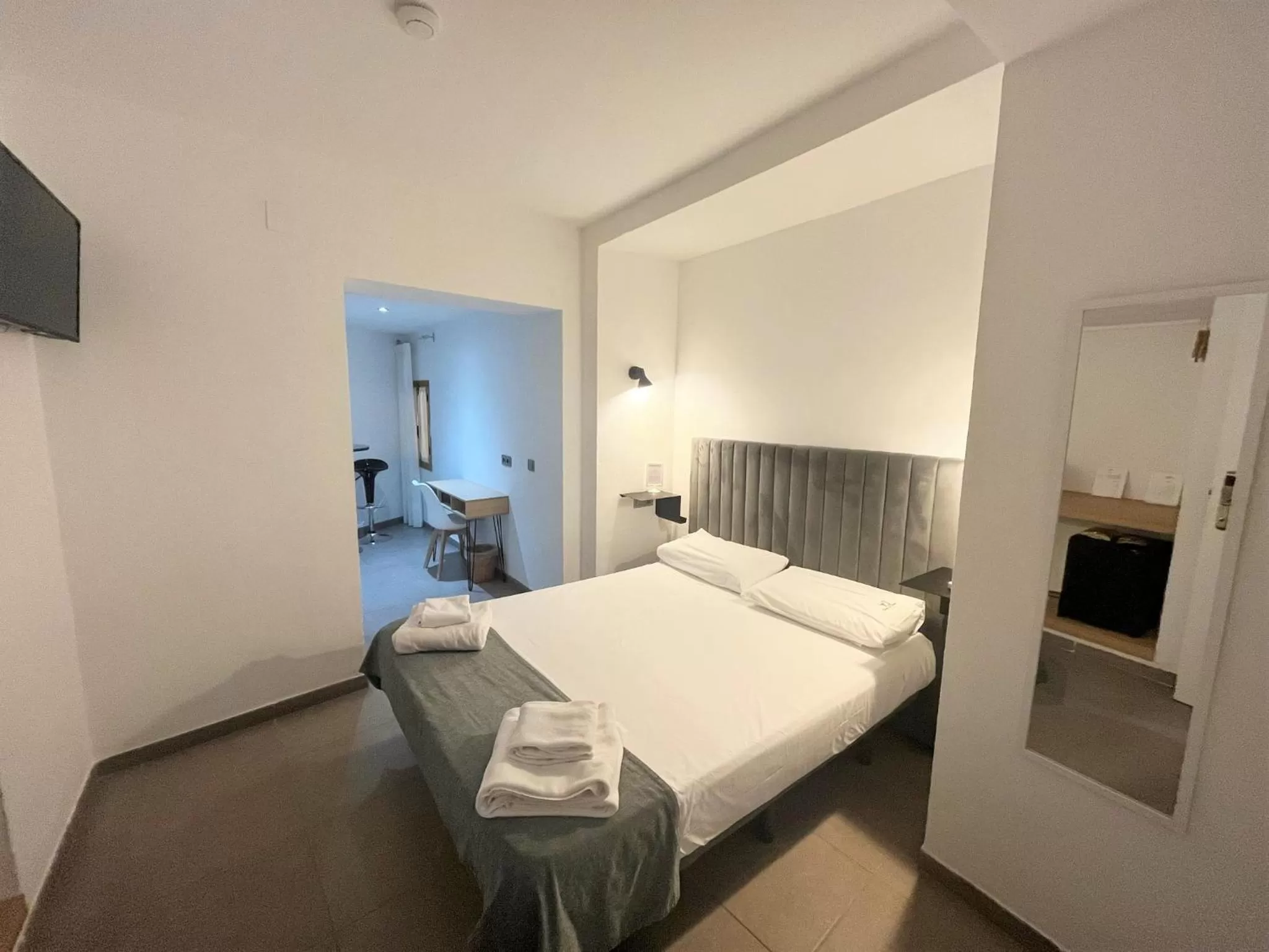 Photo of the whole room, Bed in Vitium Córdoba