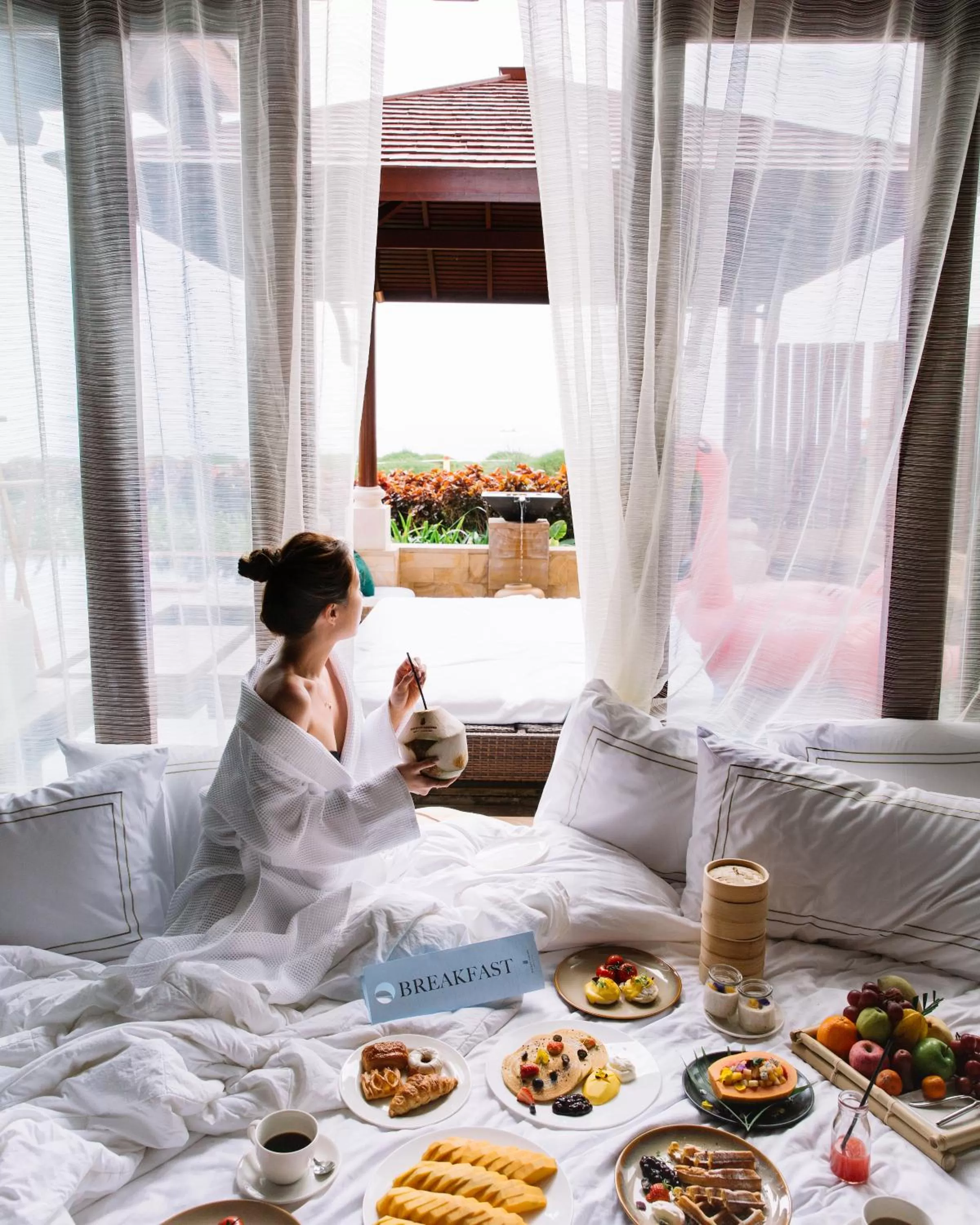 Food and drinks, Bed in The Ritz-Carlton Sanya, Yalong Bay