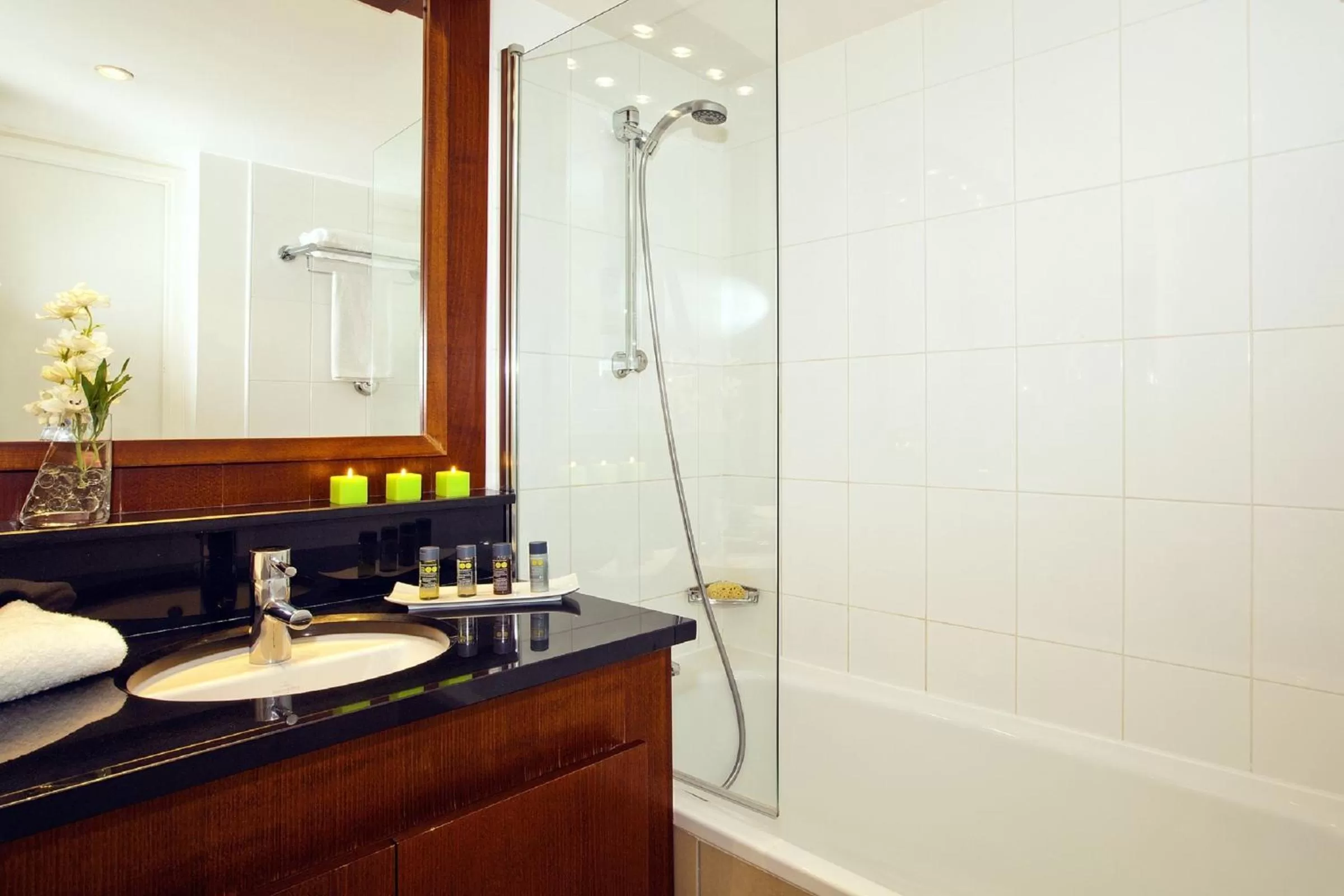 Bathroom in Residhome Paris-Massy