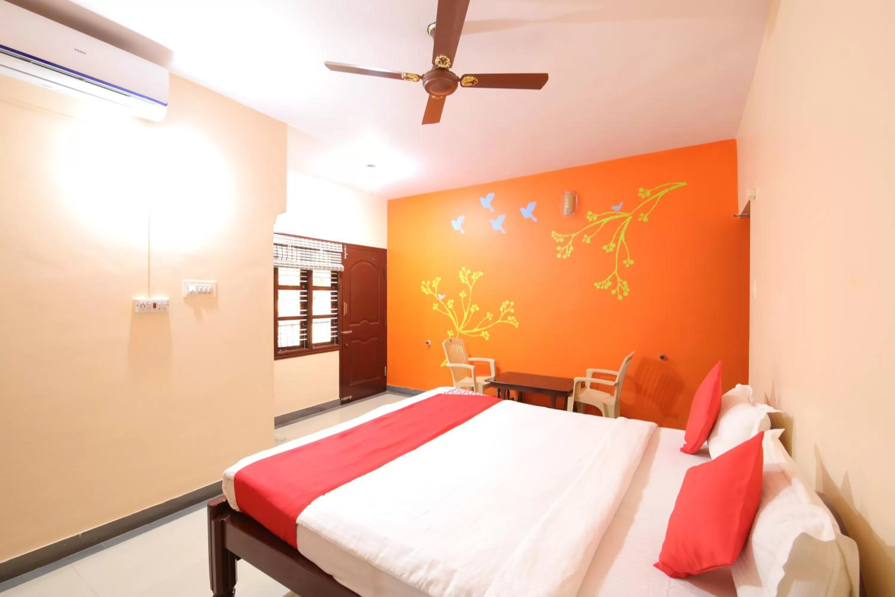 Photo of the whole room, Bed in Greenwood Resort