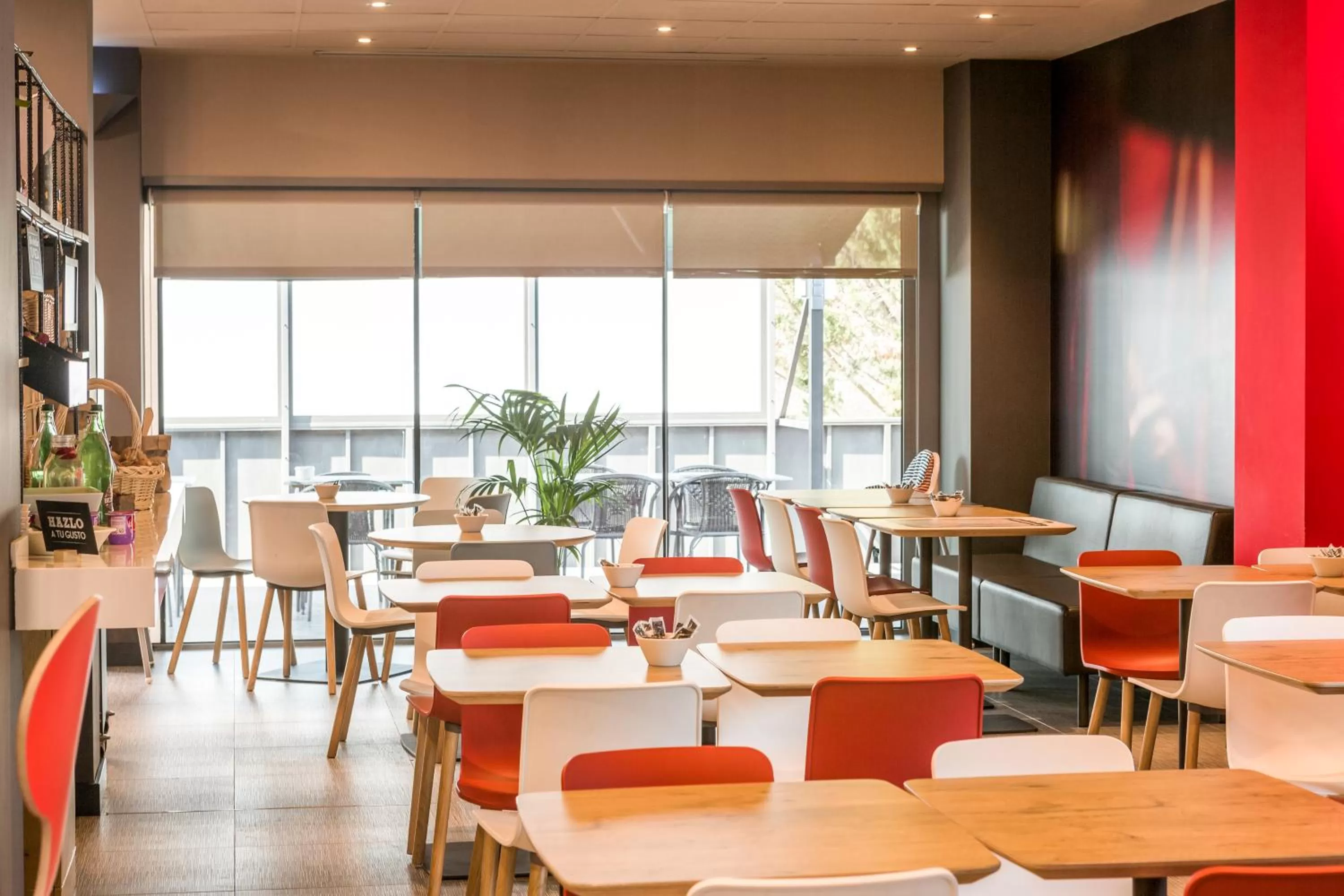 Restaurant/places to eat in Ibis Montmelo Granollers