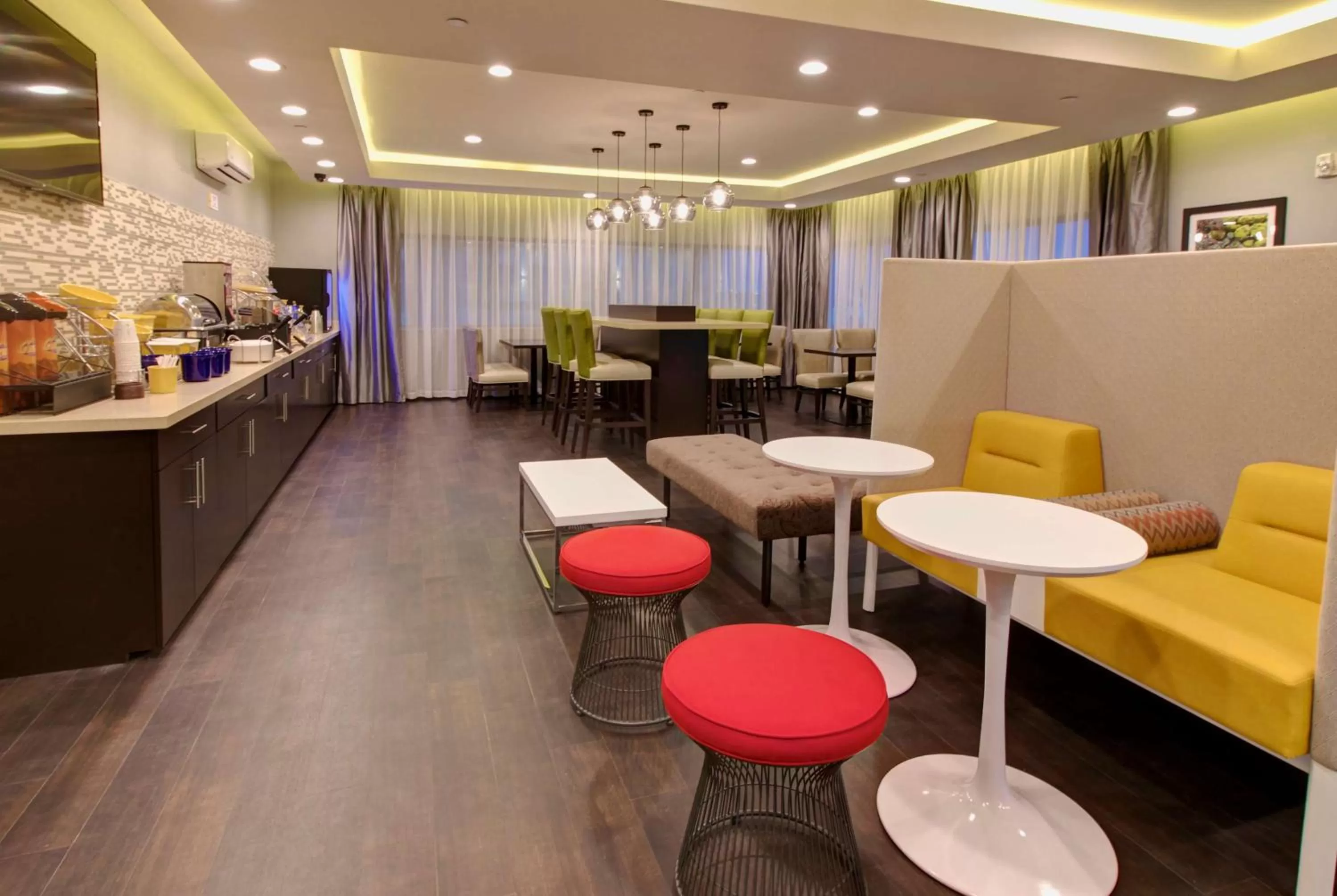 Lobby or reception in Days Inn & Suites by Wyndham Port Arthur