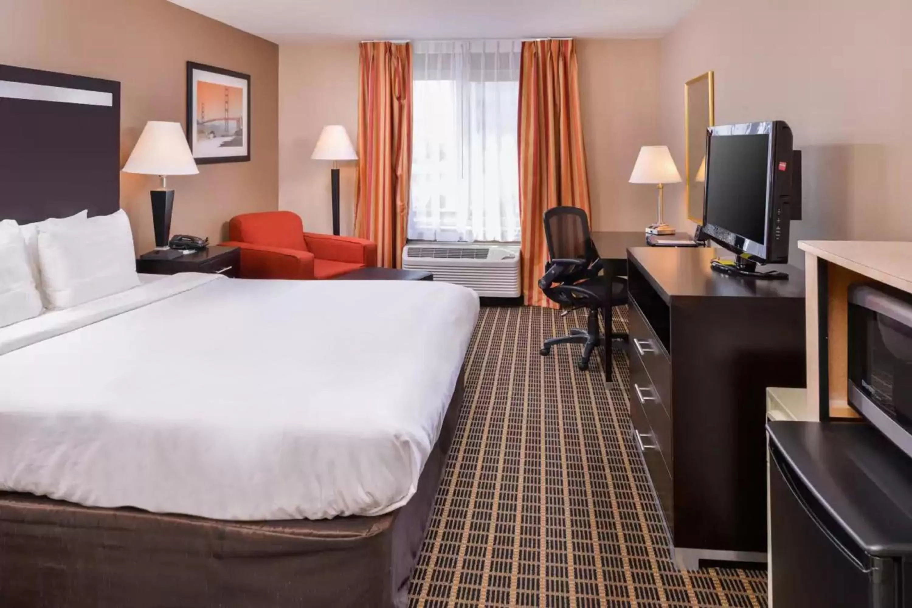 Photo of the whole room, Bed in Hotel Nova SFO