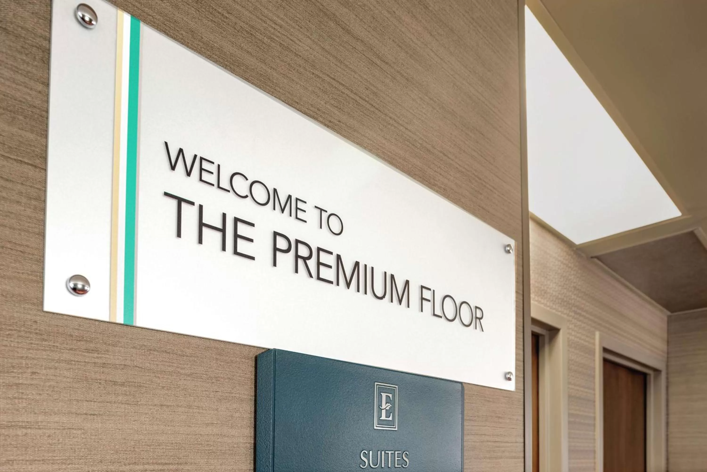 Photo of the whole room in Embassy Suites by Hilton Chicago North Shore Deerfield