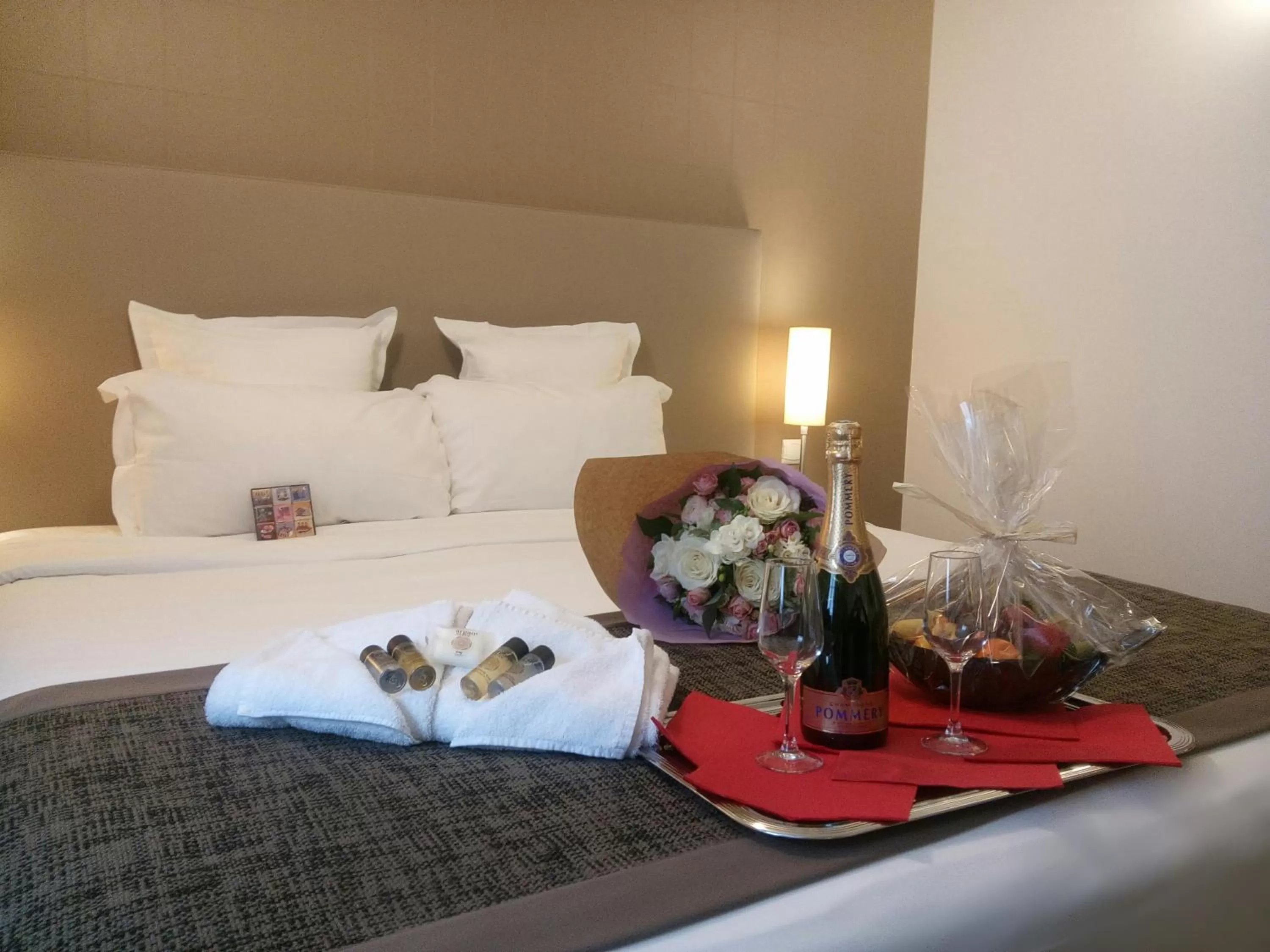 Bed in Residhome Paris Opéra