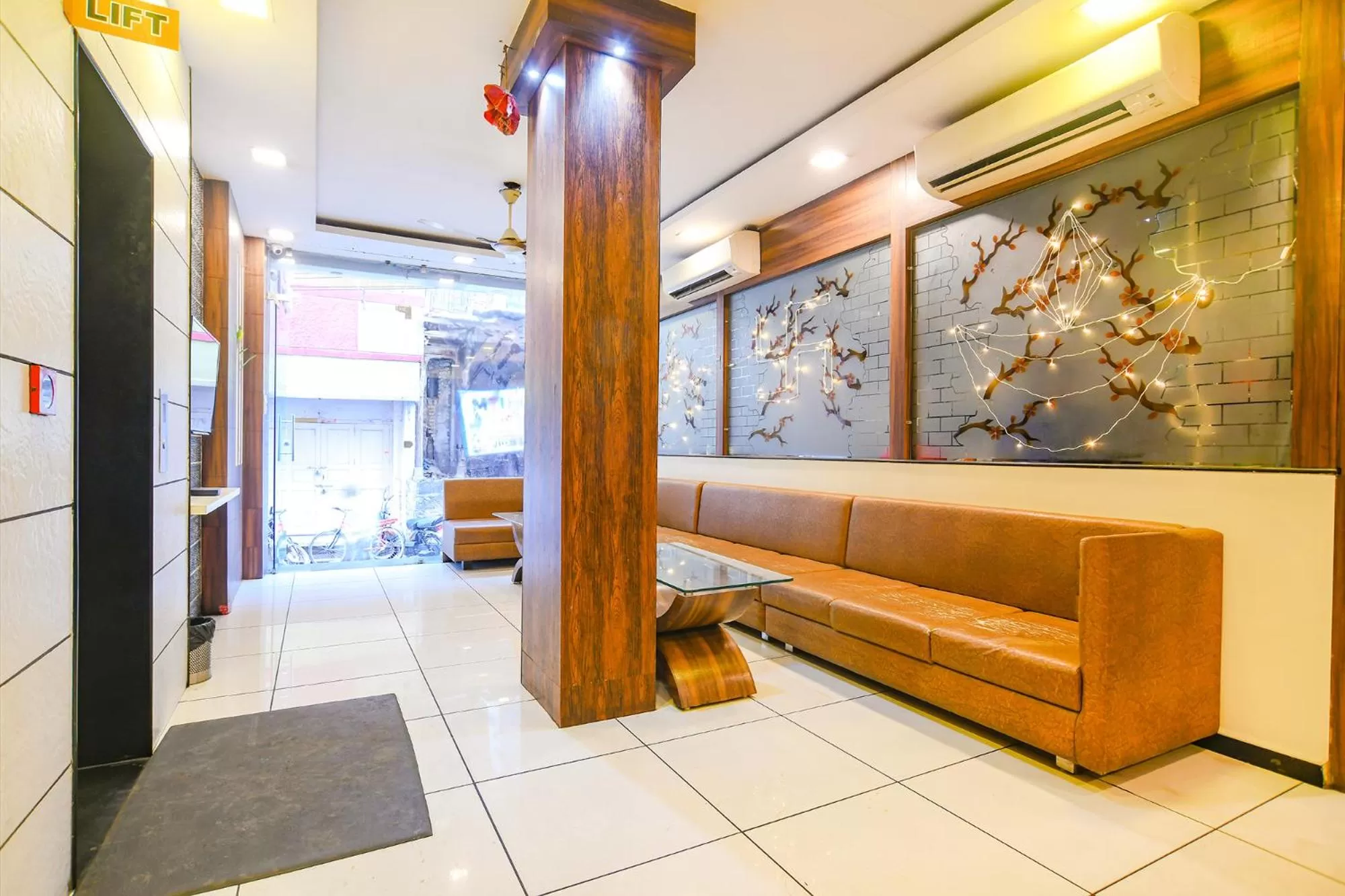 Lobby or reception in FabHotel Satyug Jaisinghpura