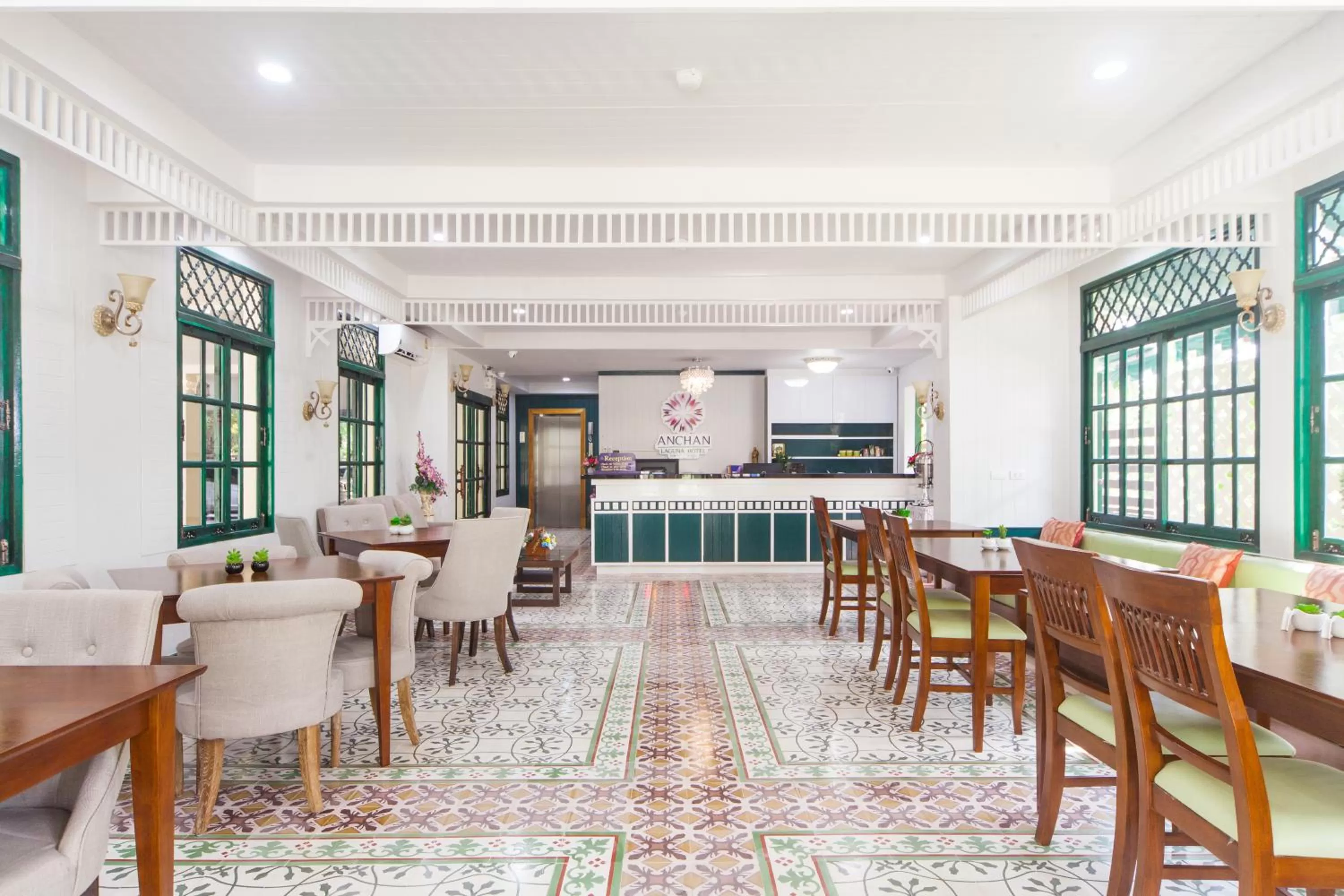 Restaurant/places to eat in Anchan Laguna Hotel โรงแรมอัญชันลากูน่า