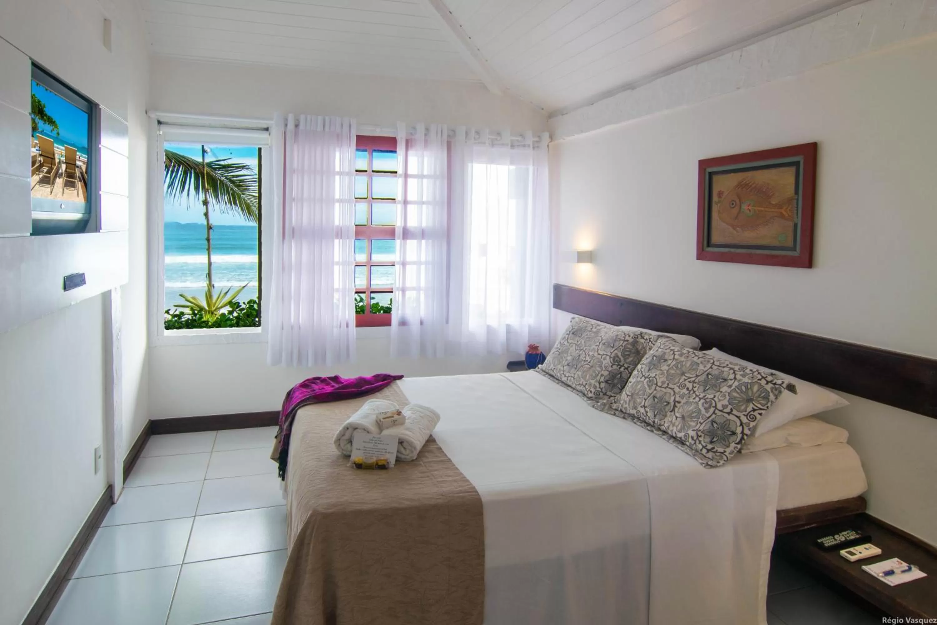 Photo of the whole room, Bed in Chez Pitu Praia Hotel