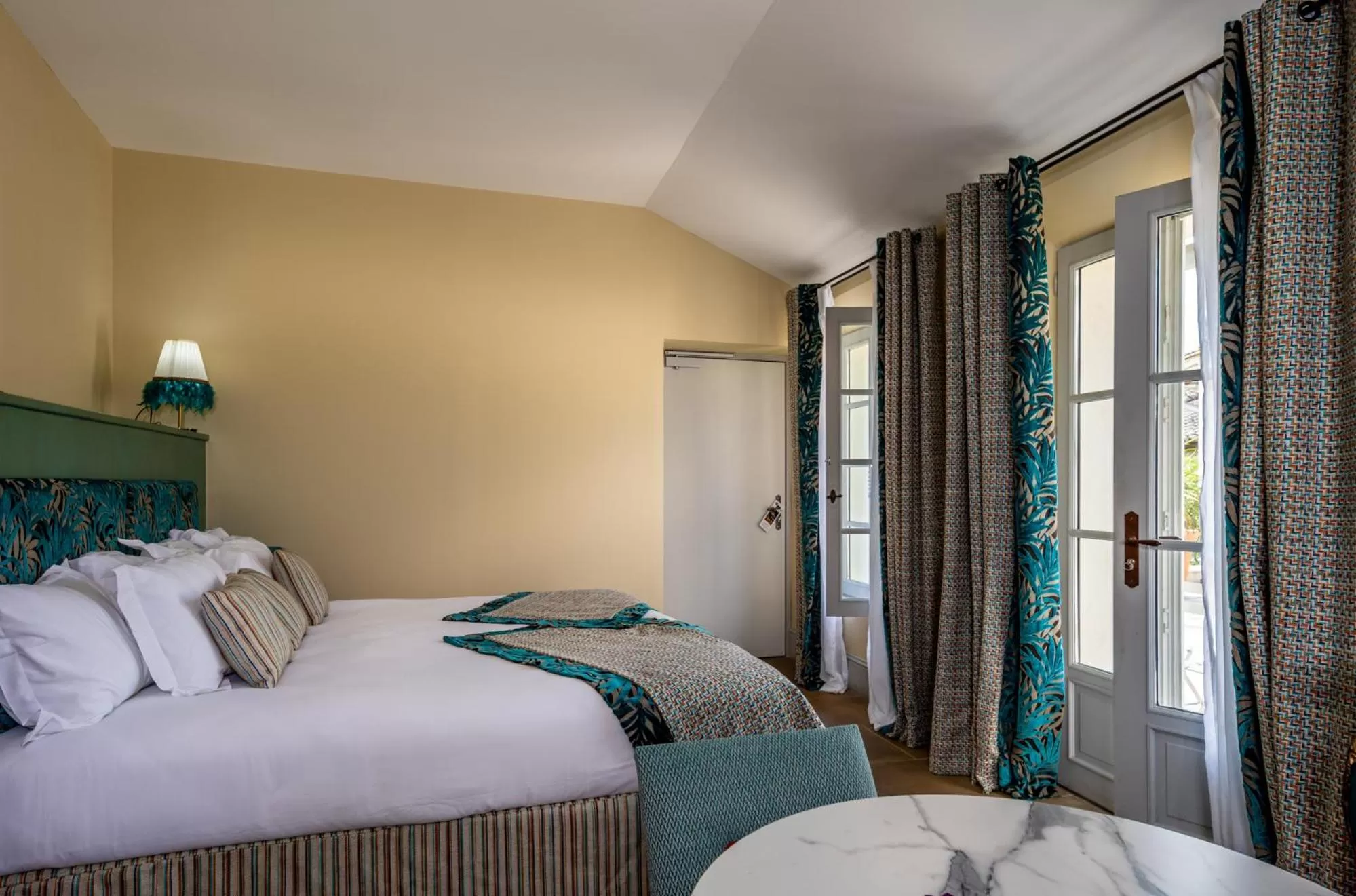 Bed in Le Clos Violette et Le 11 D'Aglaé - Hôtel de Charme Design de Luxe