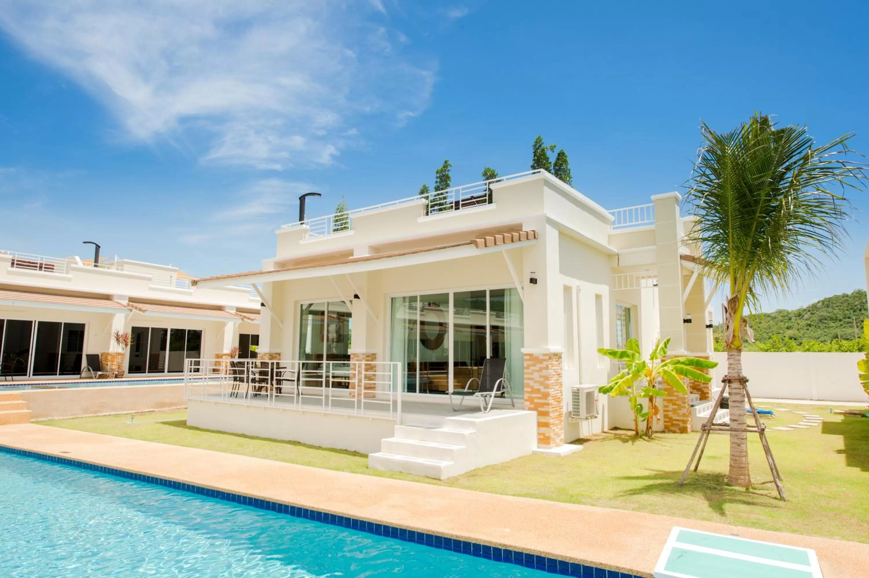 Property building in Oriental Beach Pearl Resort