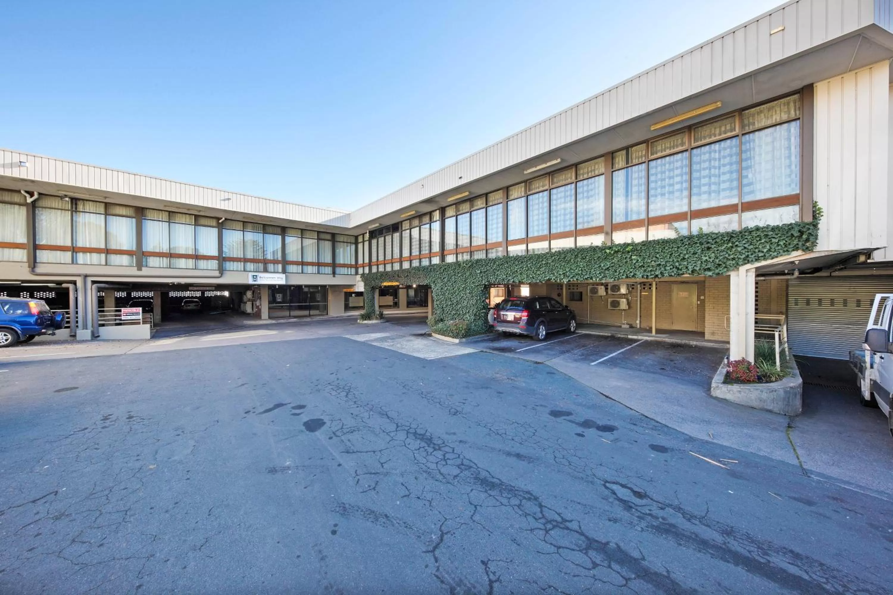 Belconnen Way Hotel & Serviced Apartments