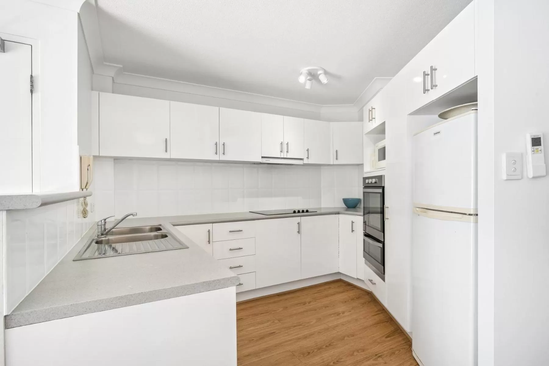 Kitchen or kitchenette in Kirra Palms Holiday Apartments