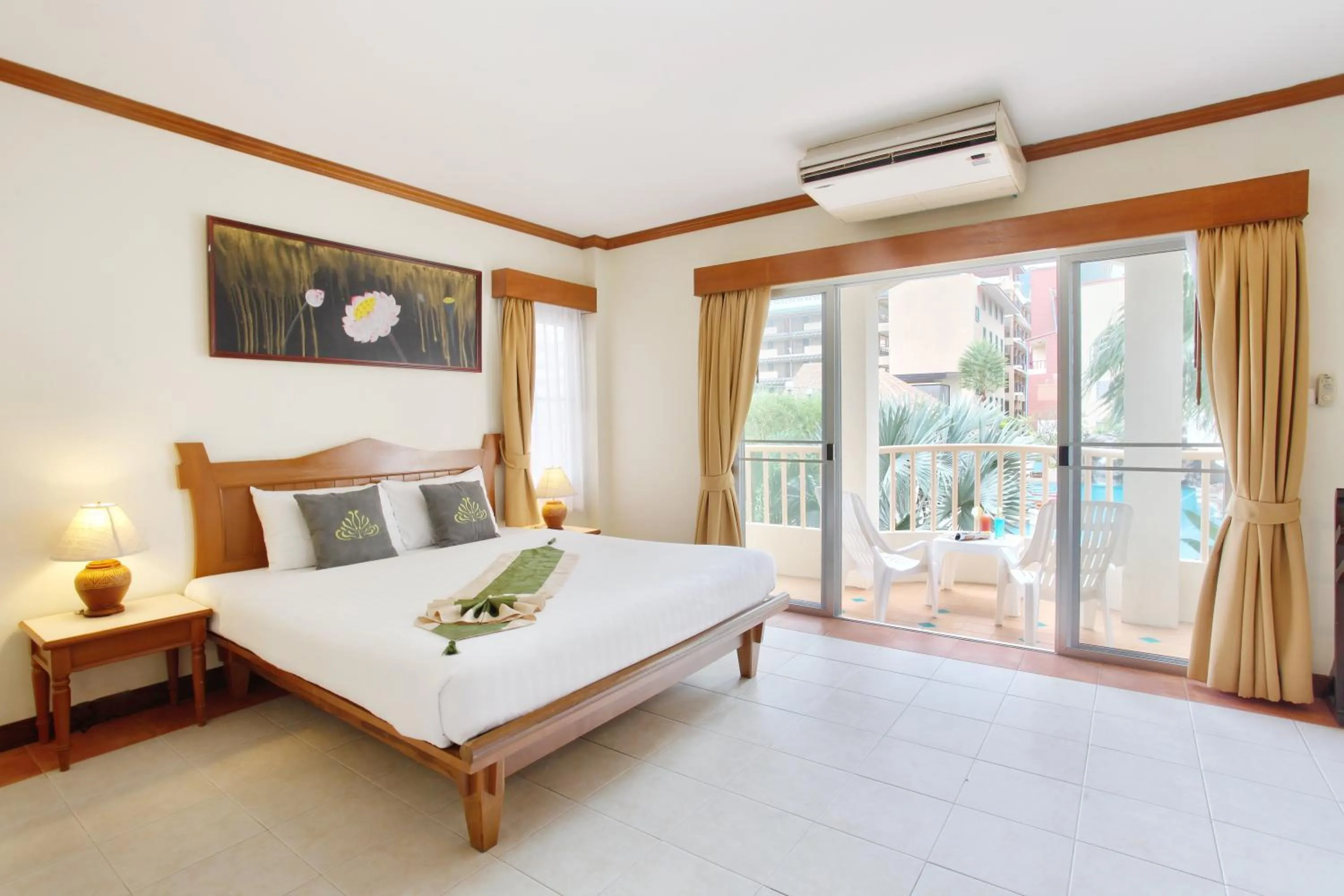 Photo of the whole room, Bed in Palmyra Patong Resort Phuket - SHA Extra Plus