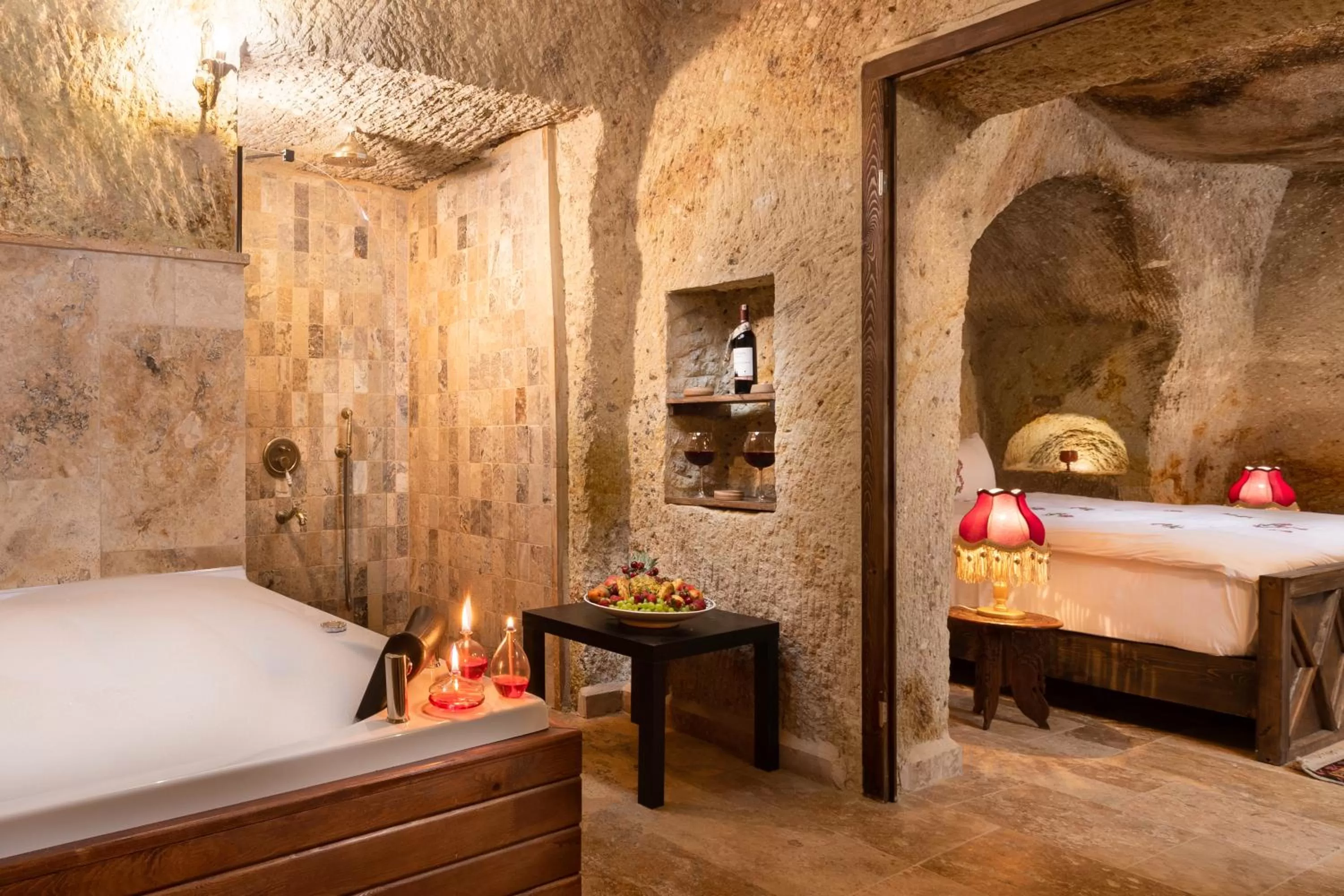 Hot Tub, Bed in Kayata Cave Suites Special Class