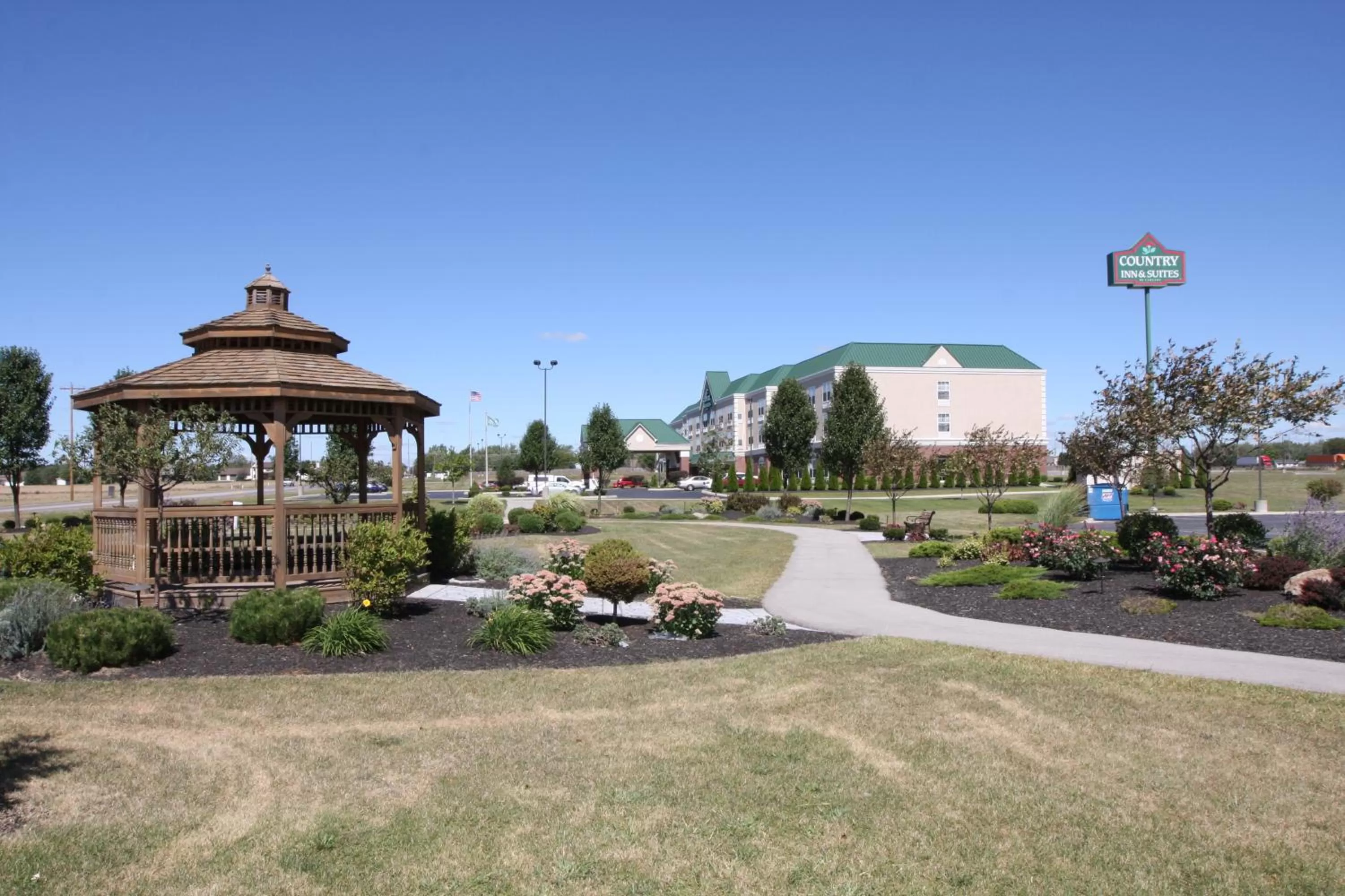 Property building in Country Inn & Suites by Radisson, Findlay, OH