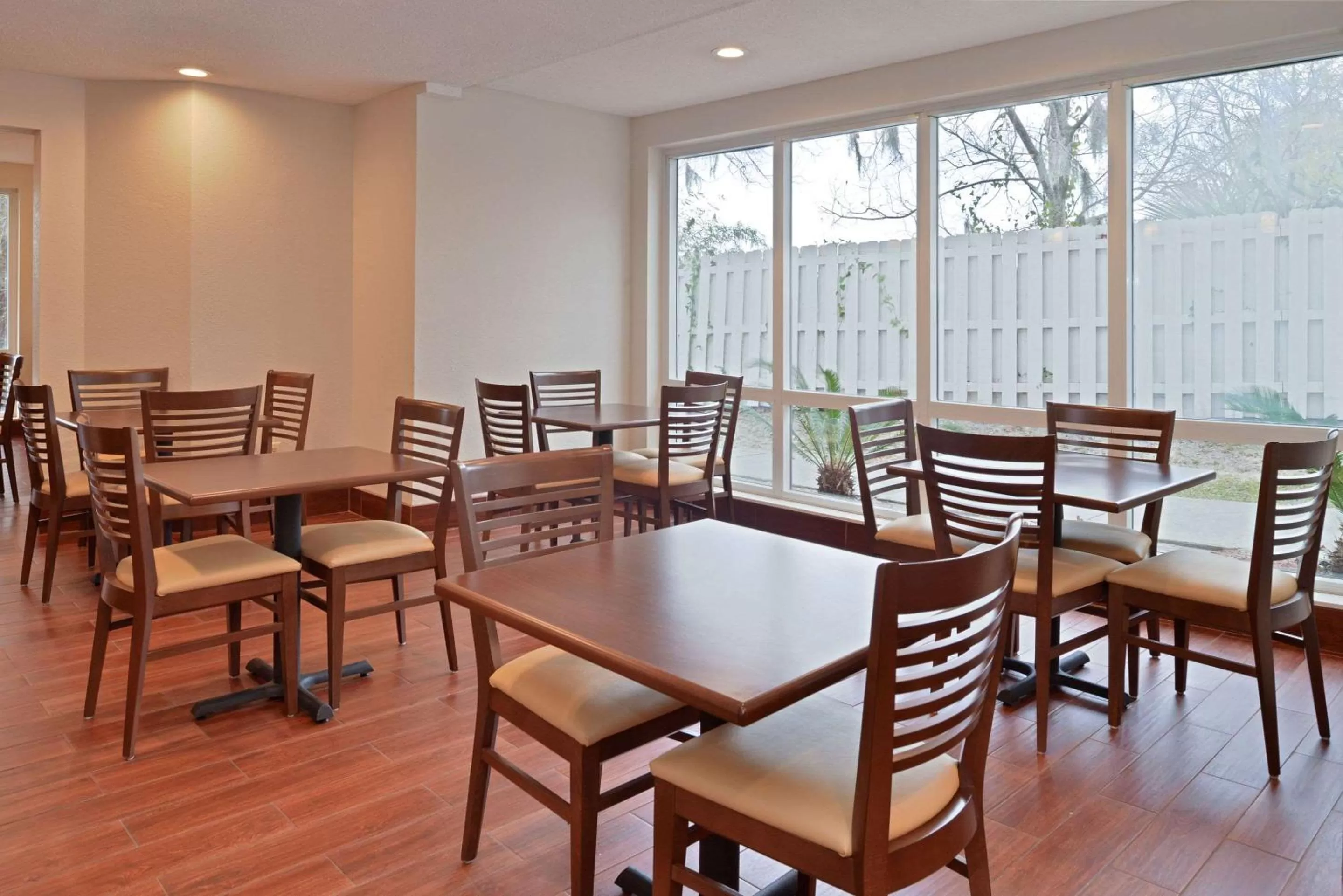 Restaurant/places to eat in Sleep Inn Beaufort near MCAS