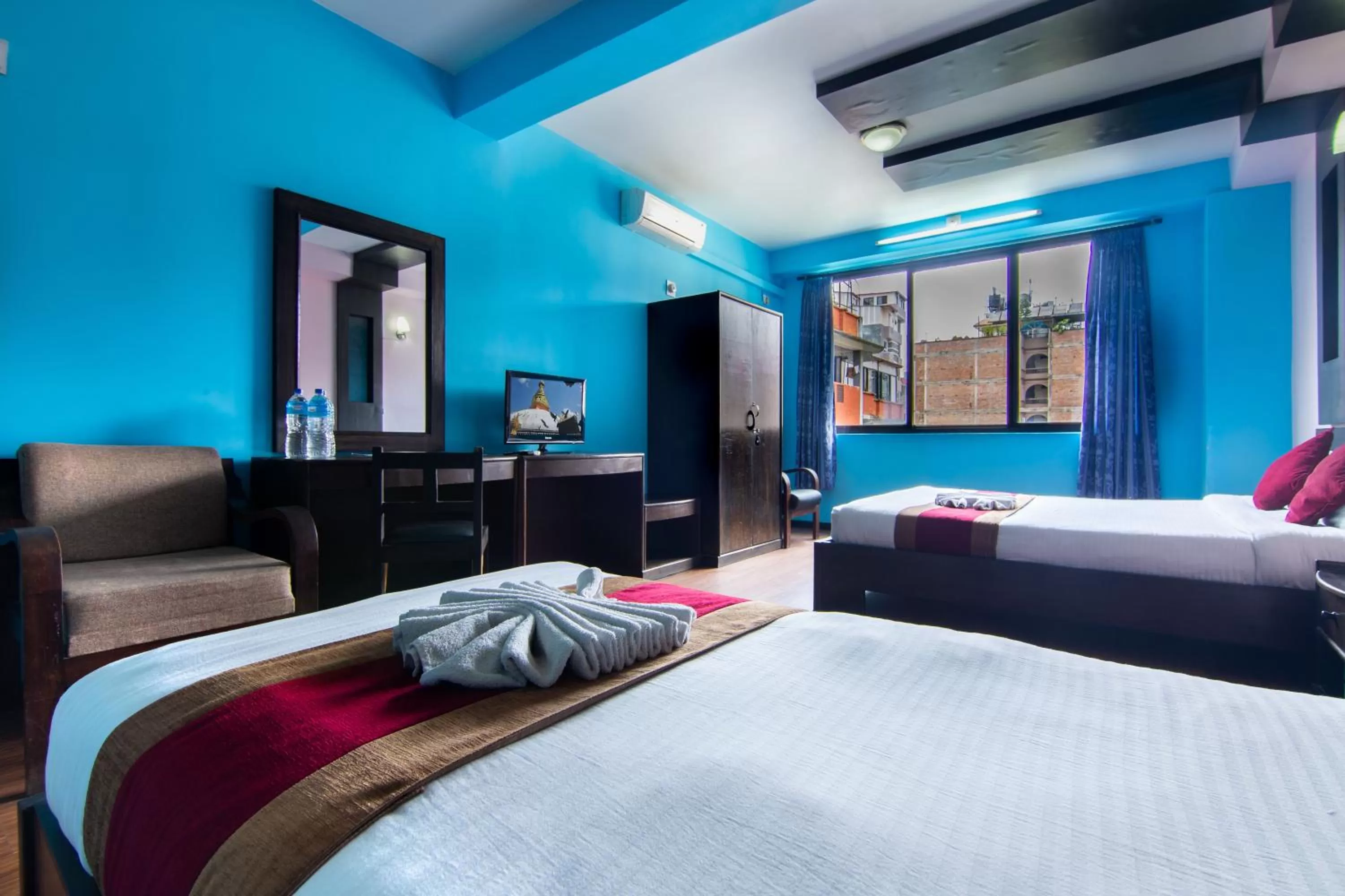 Communal lounge/ TV room in Hotel Family Home