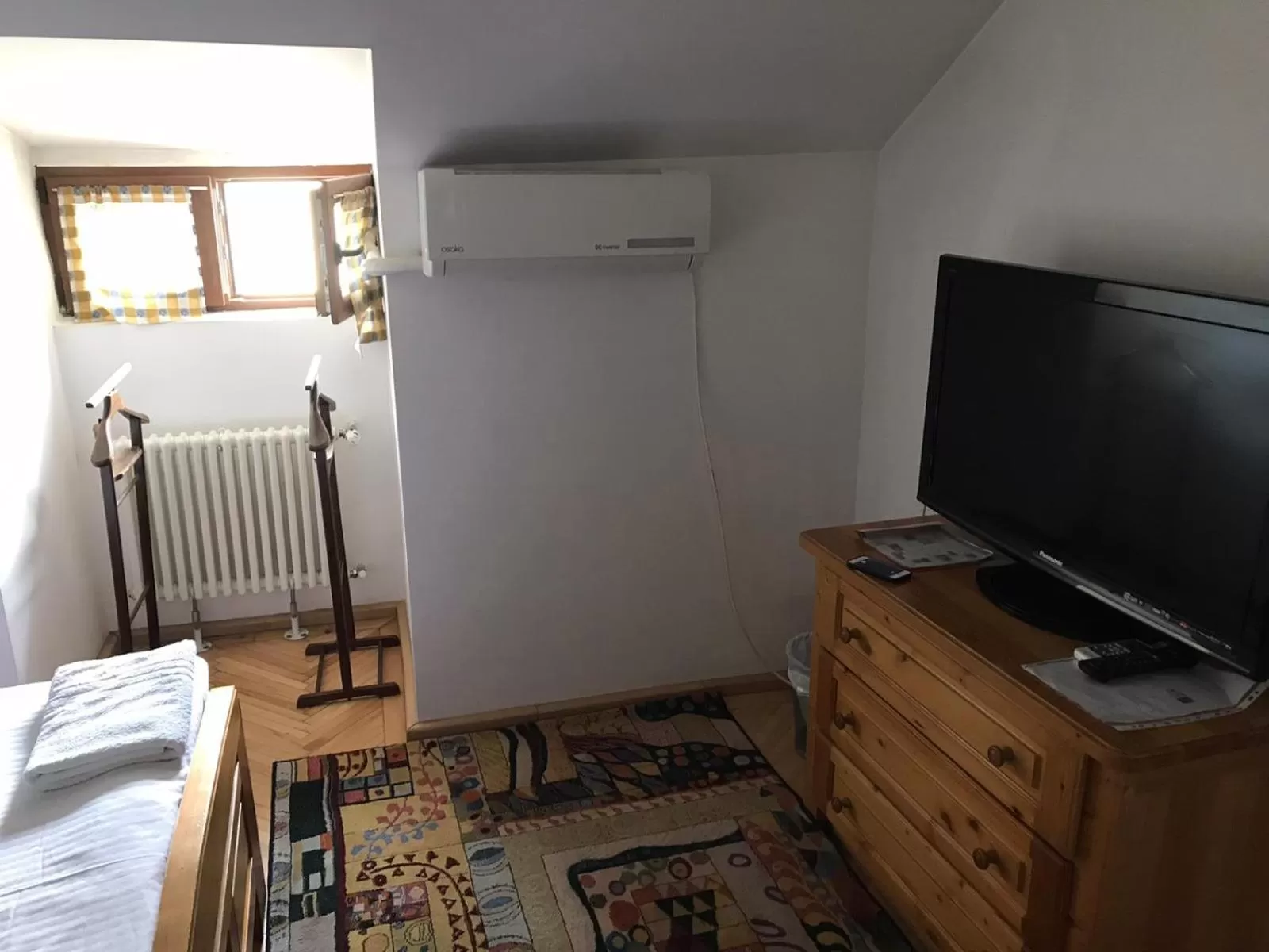 TV and multimedia, TV/Entertainment Center in George&Dragon Rooms