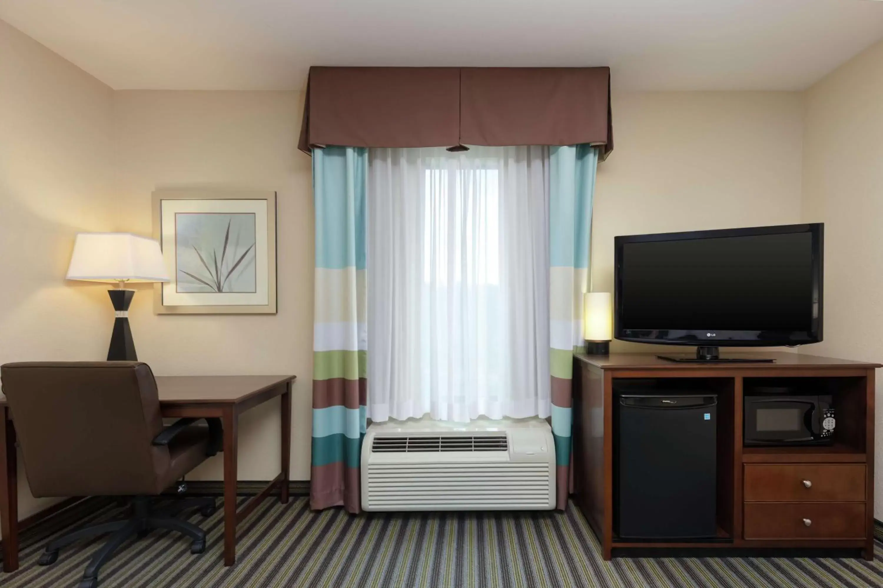King Room with King Bed - Non-Smoking in Hampton Inn and Suites Adairsville/Calhoun Area King Room with King Bed - Non-Smoking in Hampton Inn and Suites Adairsville/Calhoun Area