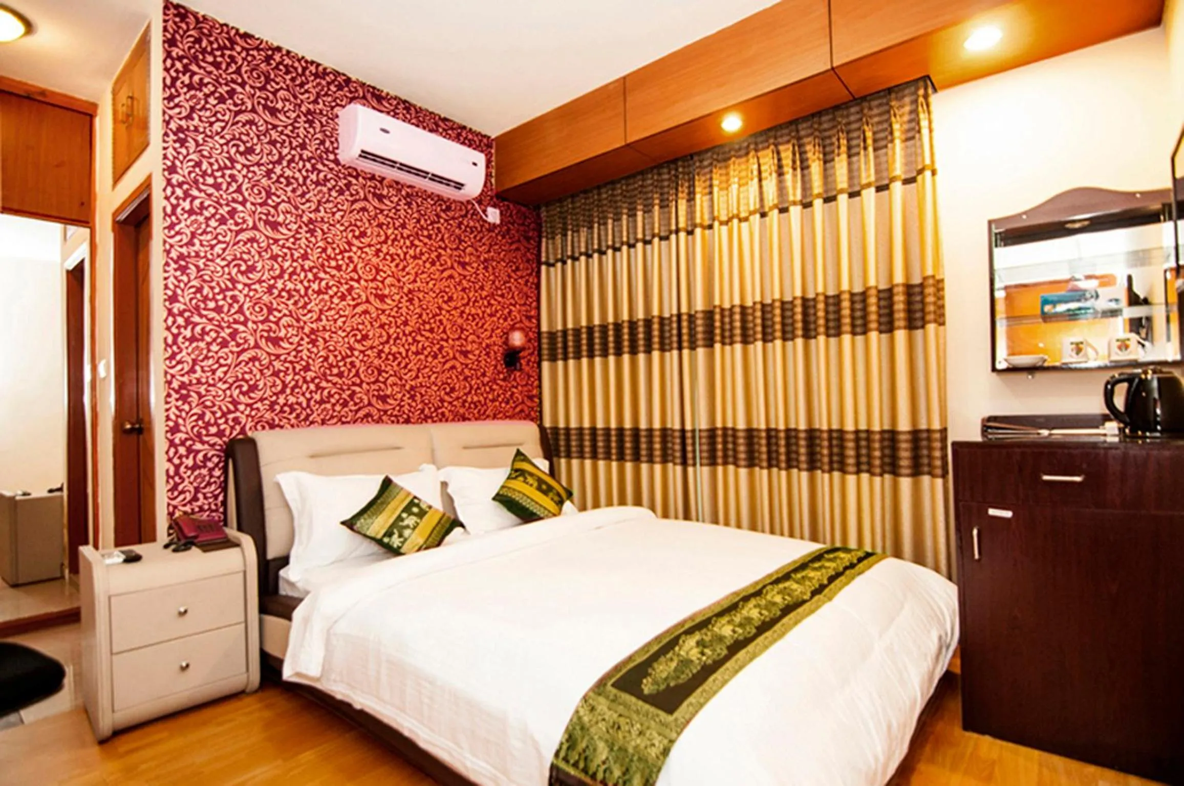 Photo of the whole room, Bed in Century Park Residence