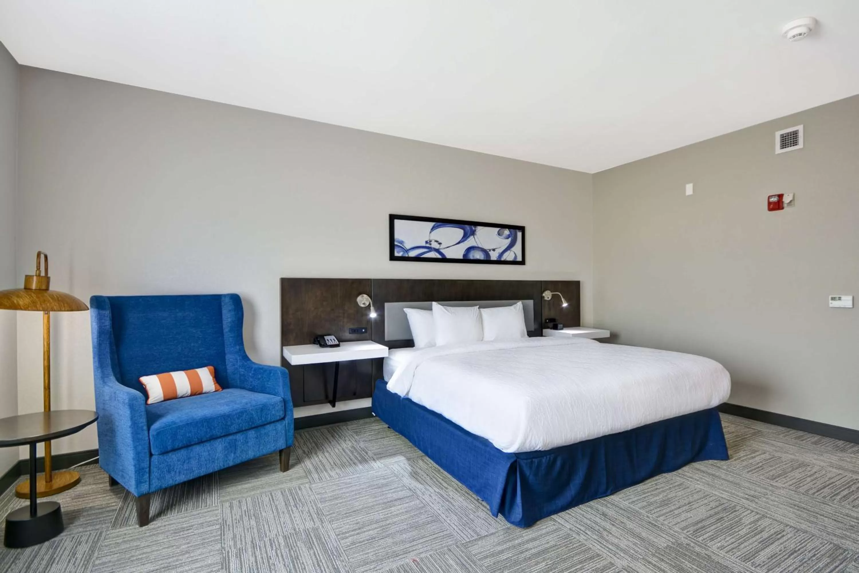 Bed in Hilton Garden Inn Tulsa-Broken Arrow, OK