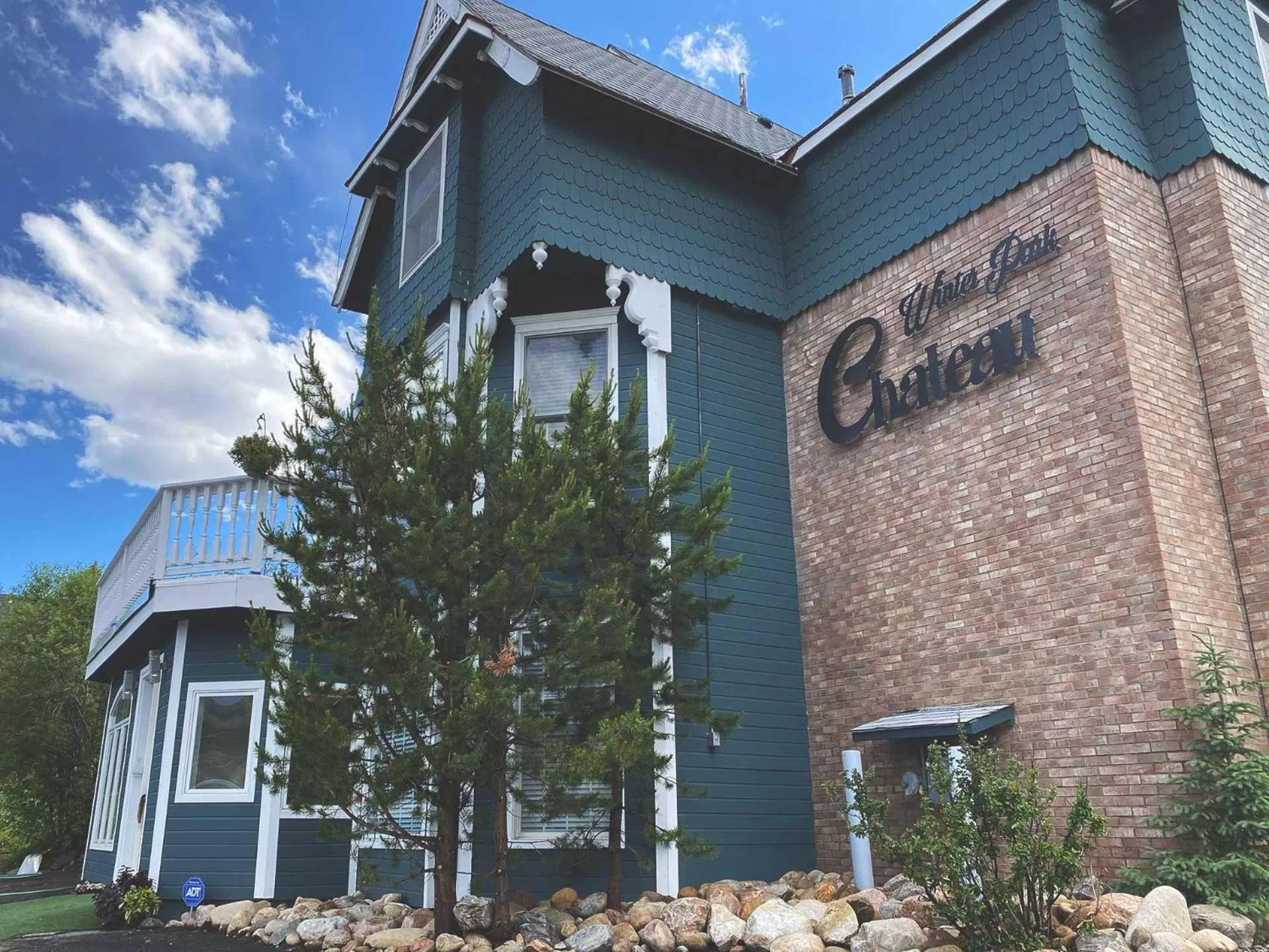 Property building in Winter Park Chateau