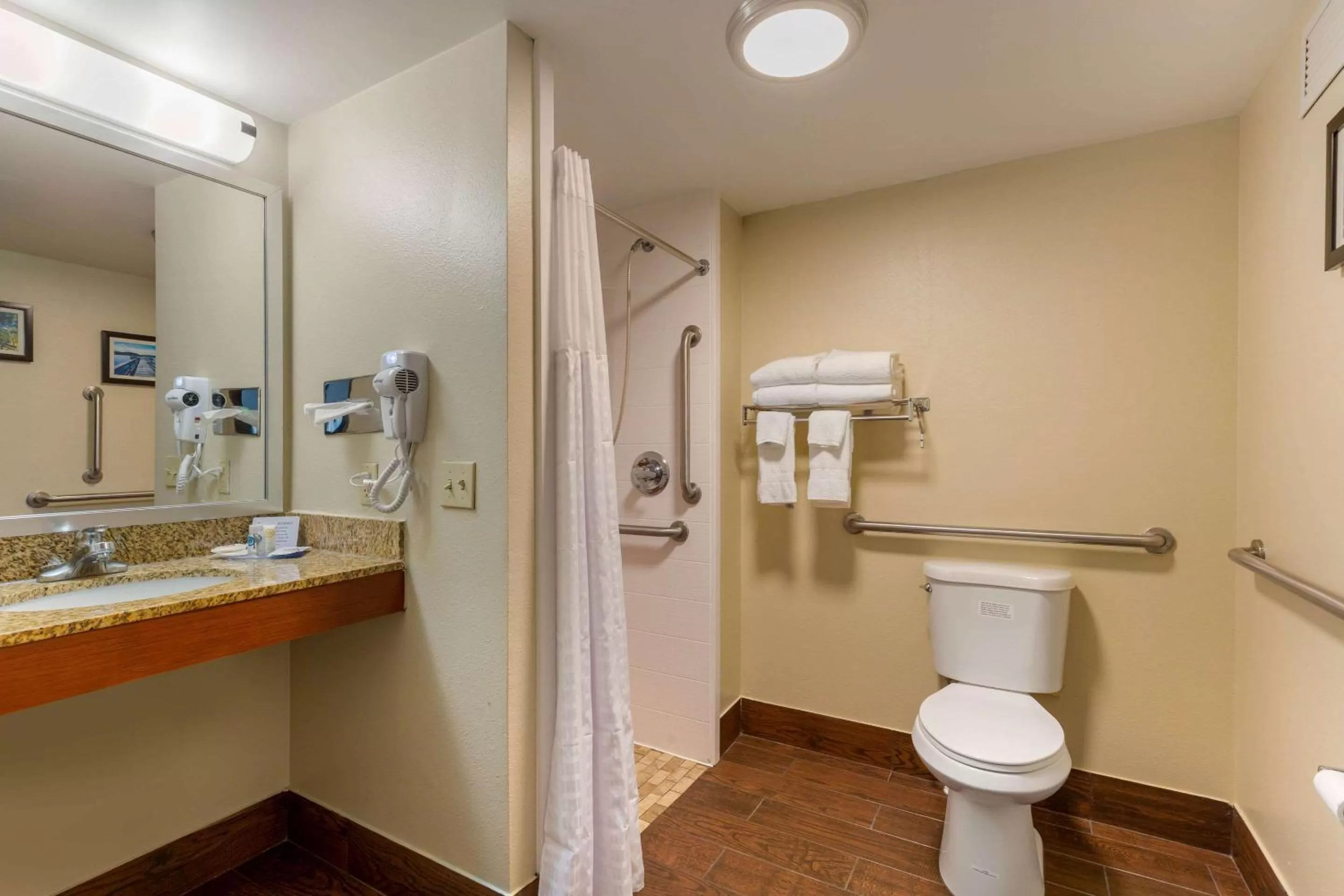 Bathroom in Comfort Inn & Suites Milford