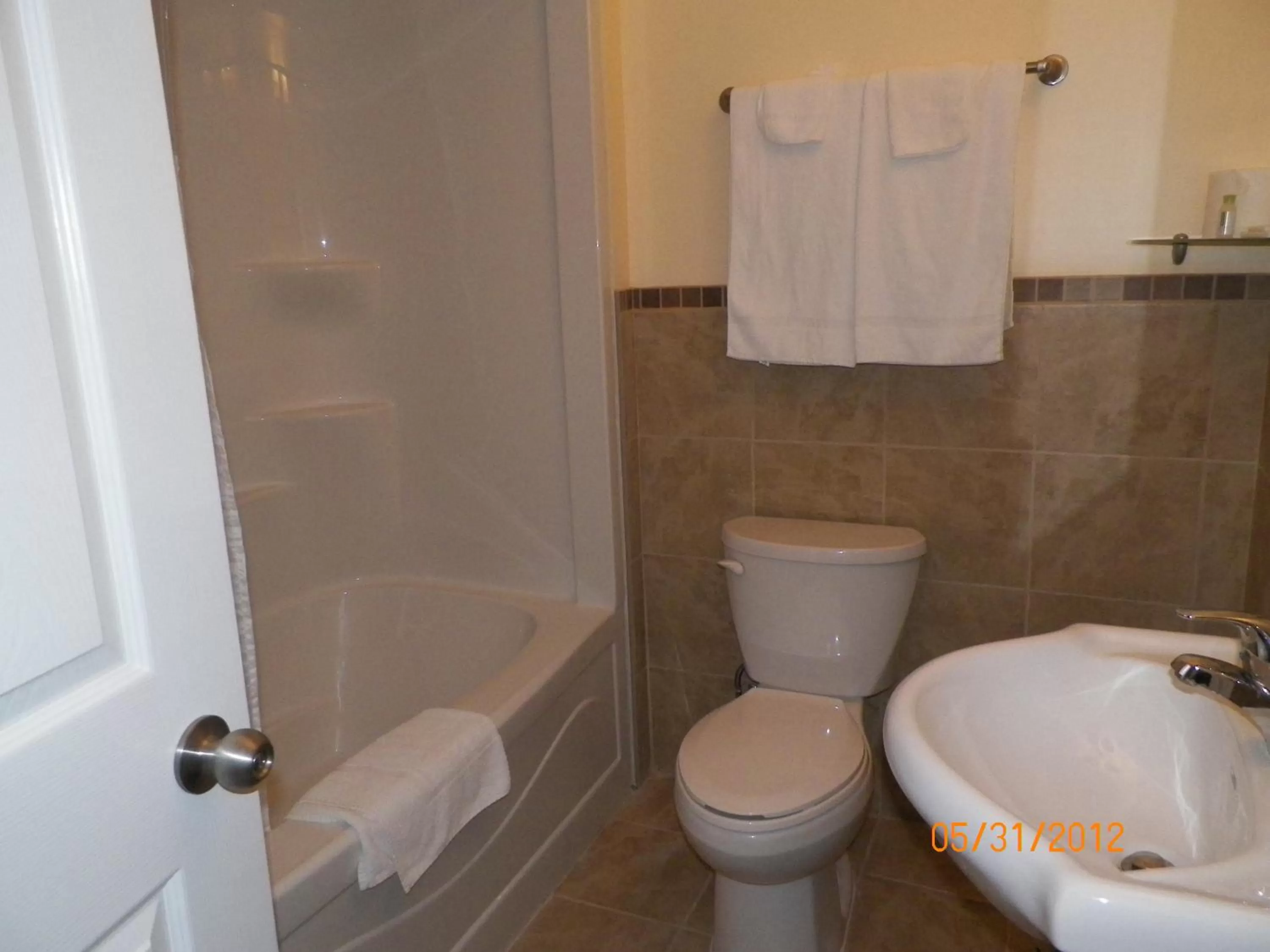 Bathroom in Sunparlor Motel