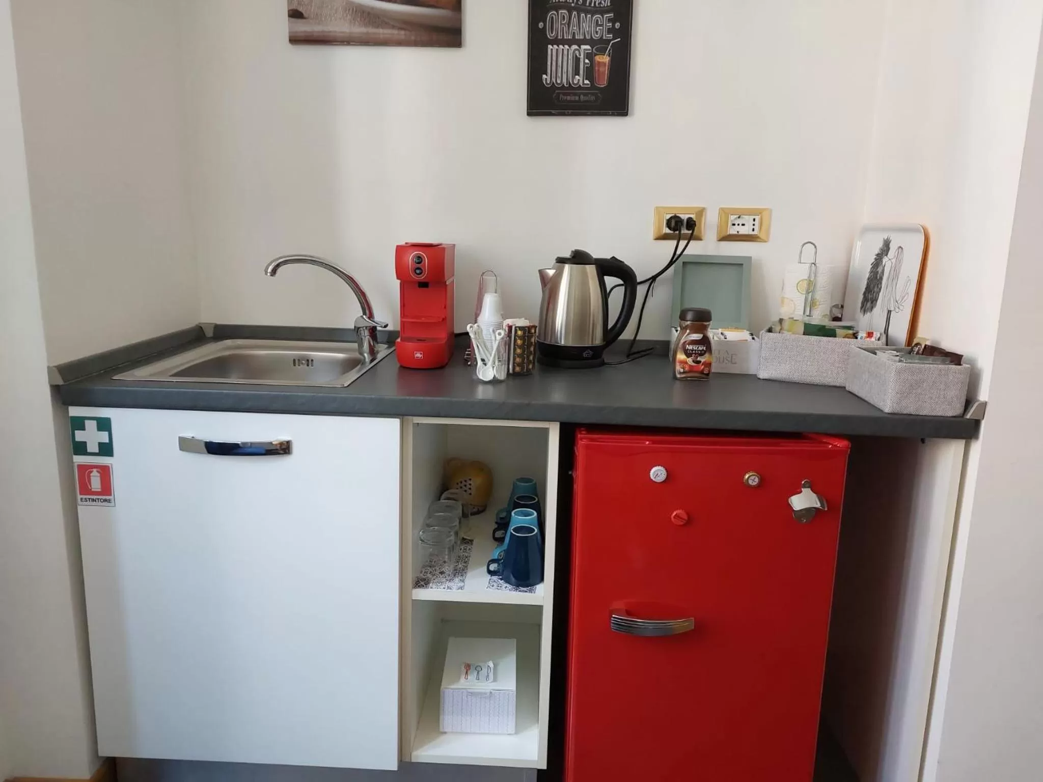 Coffee/tea facilities in B&B Gaudium Colosseo