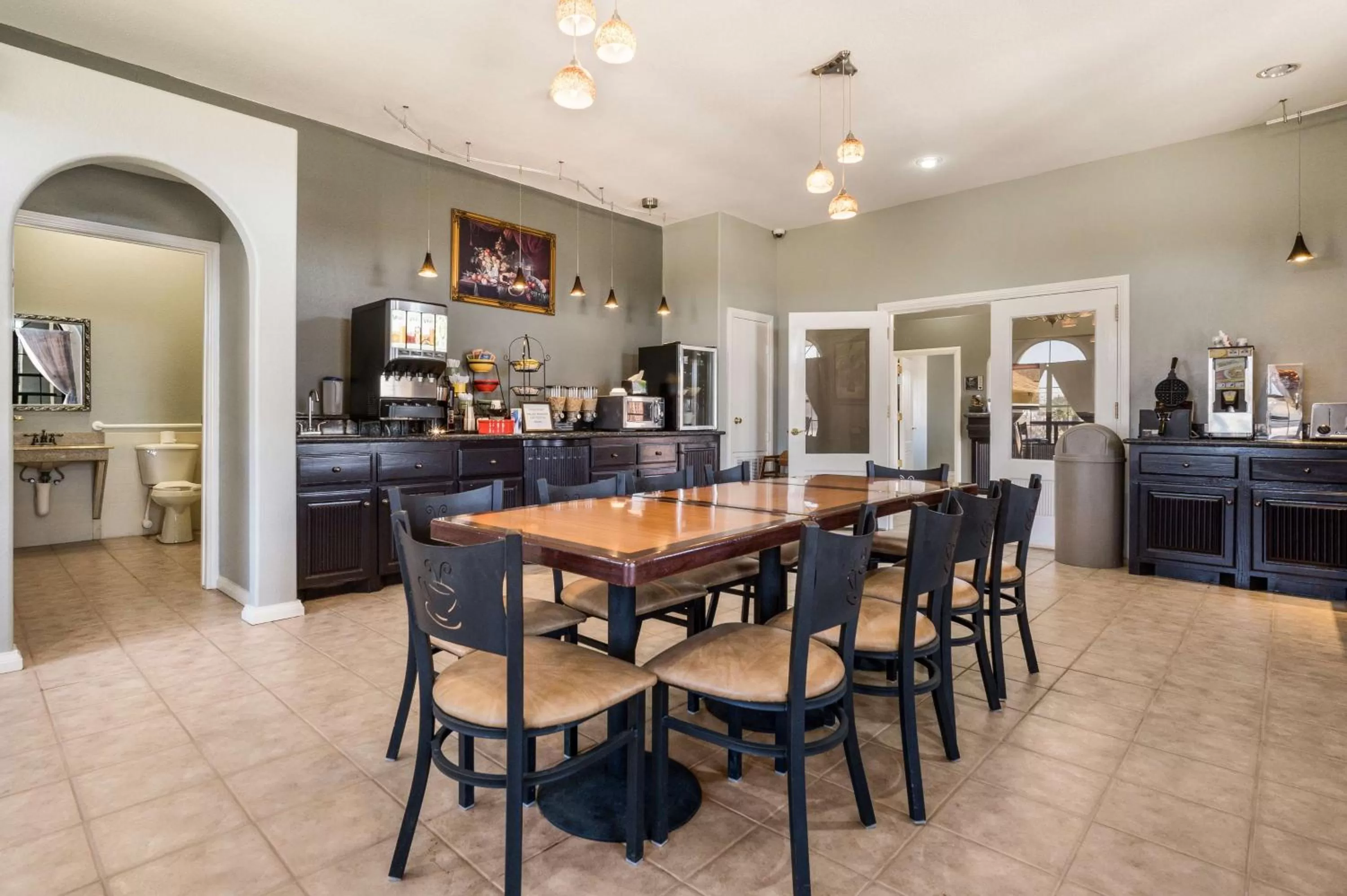 Restaurant/places to eat in SureStay Hotel by Best Western Alice