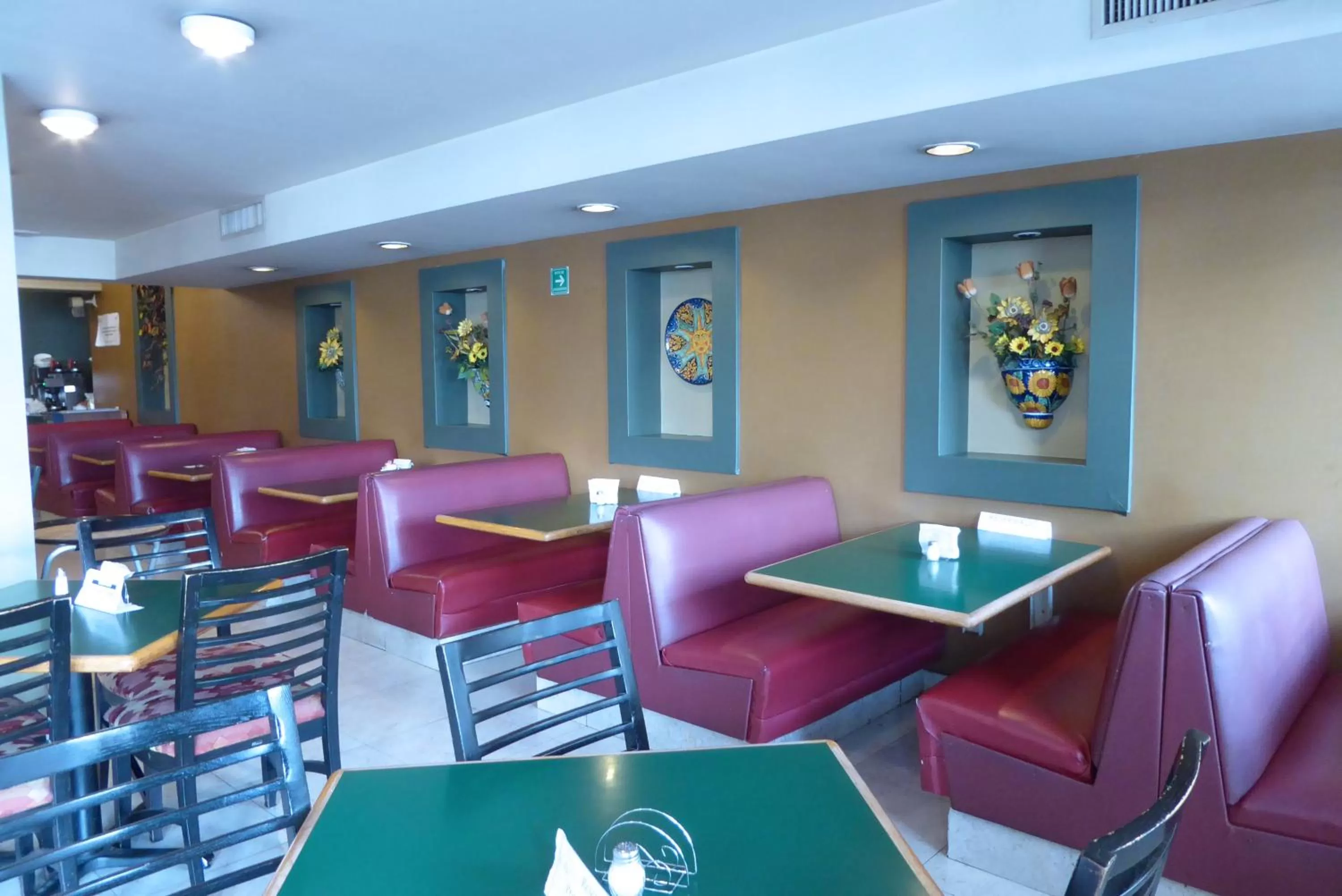 Restaurant/places to eat in Hotel Son- Mar Monterrey Centro