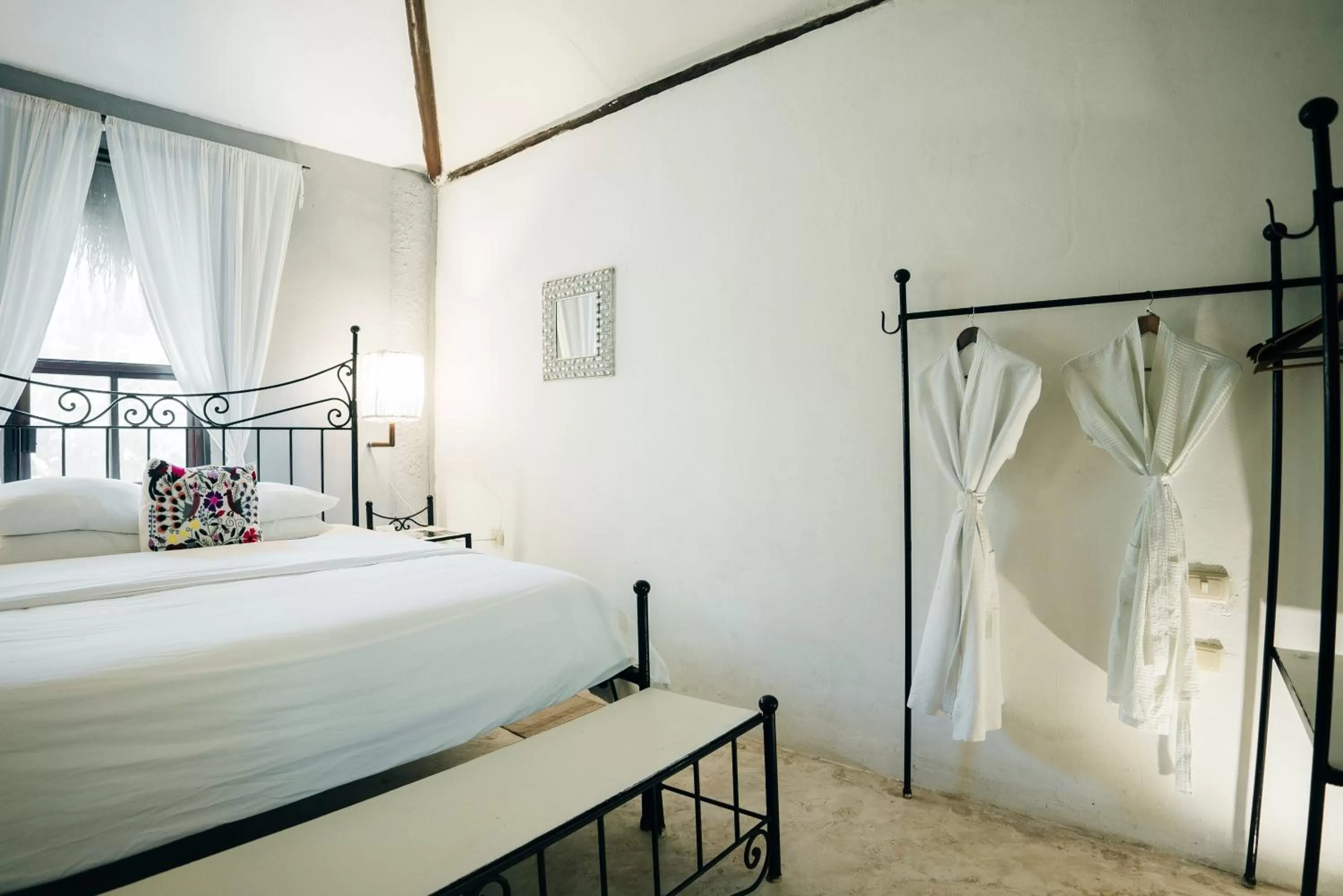 wardrobe, Bed in Piedra de Agua Palenque