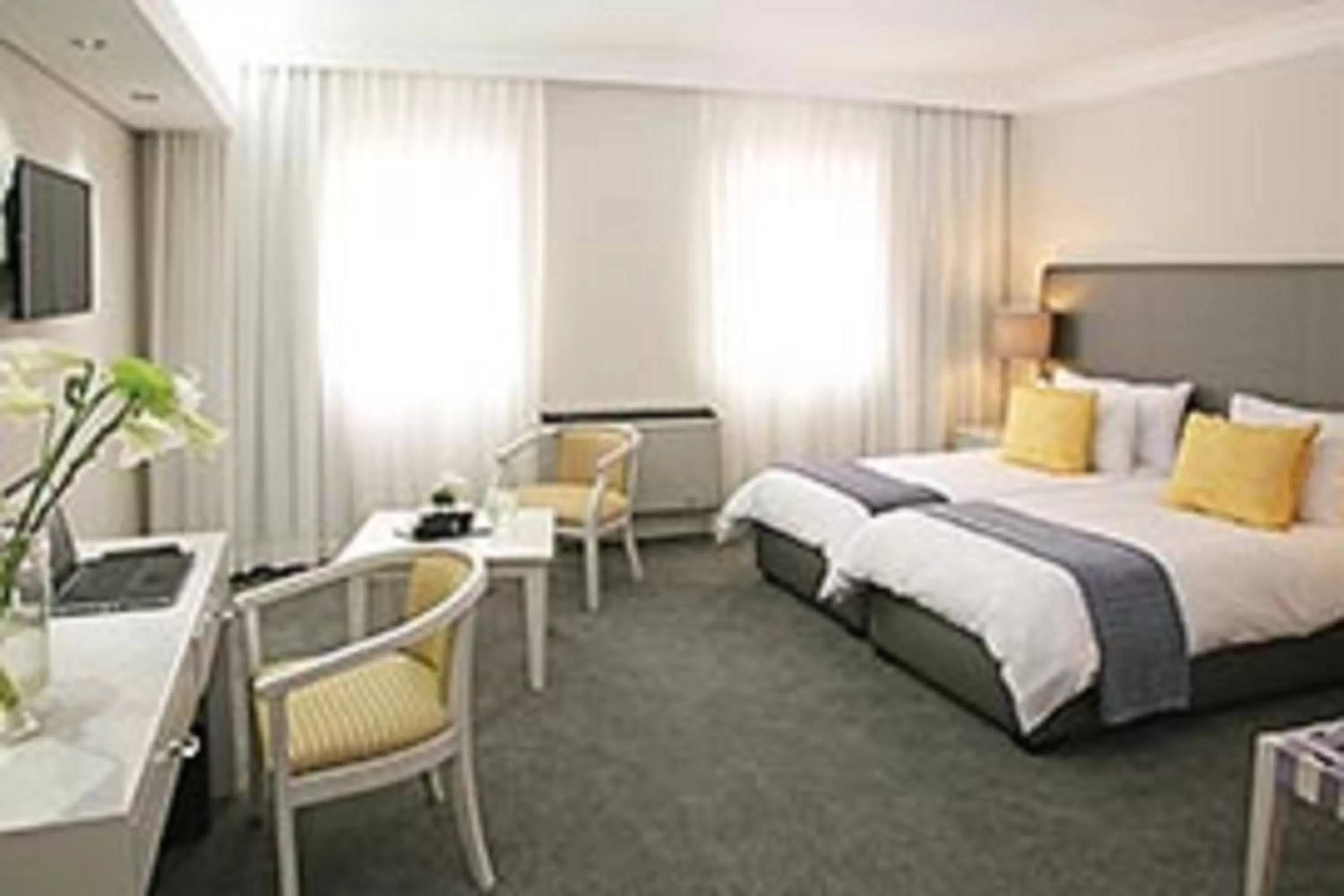 Seating area, Bed in Hollow on the Square City Hotel