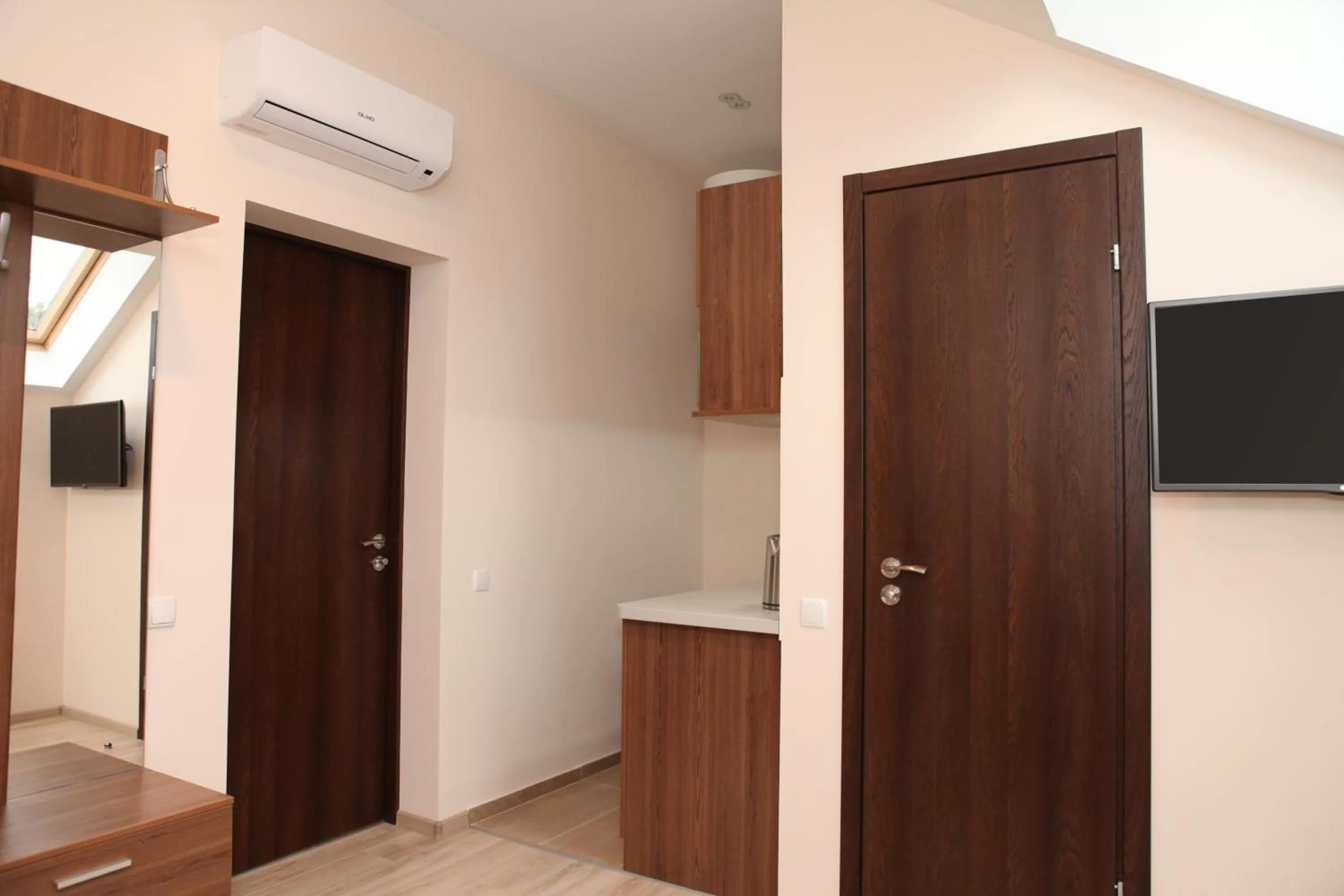 Photo of the whole room, TV/Entertainment Center in Sky Hotel