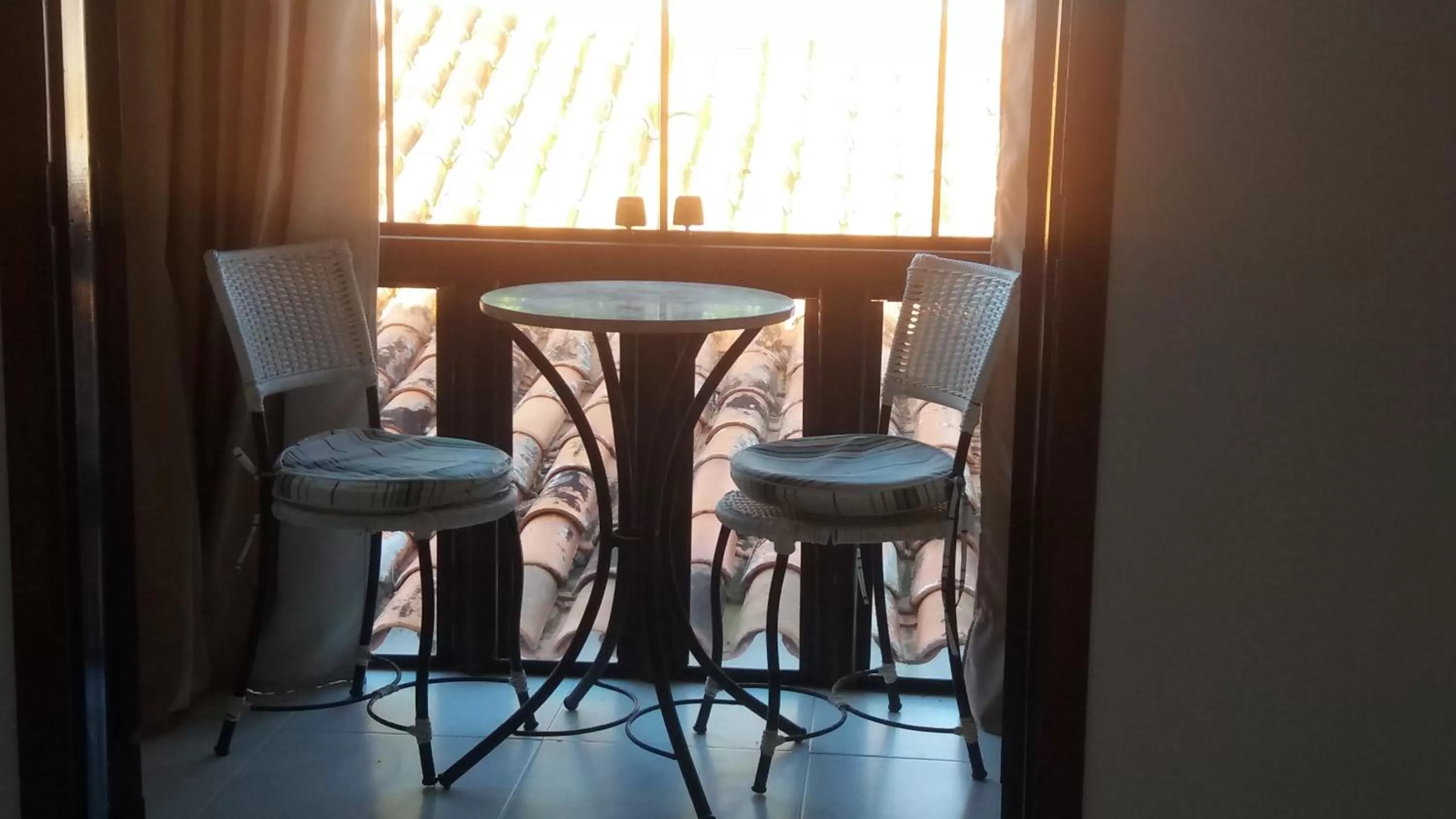 Balcony/Terrace, Dining Area in Pousada L'étage