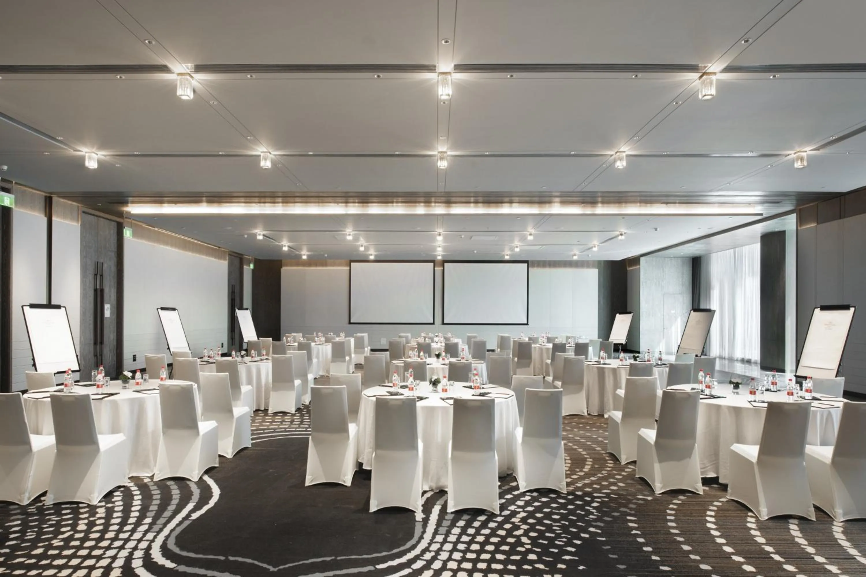 Meeting/conference room in Crowne Plaza Wuhan Optics Valley by IHG