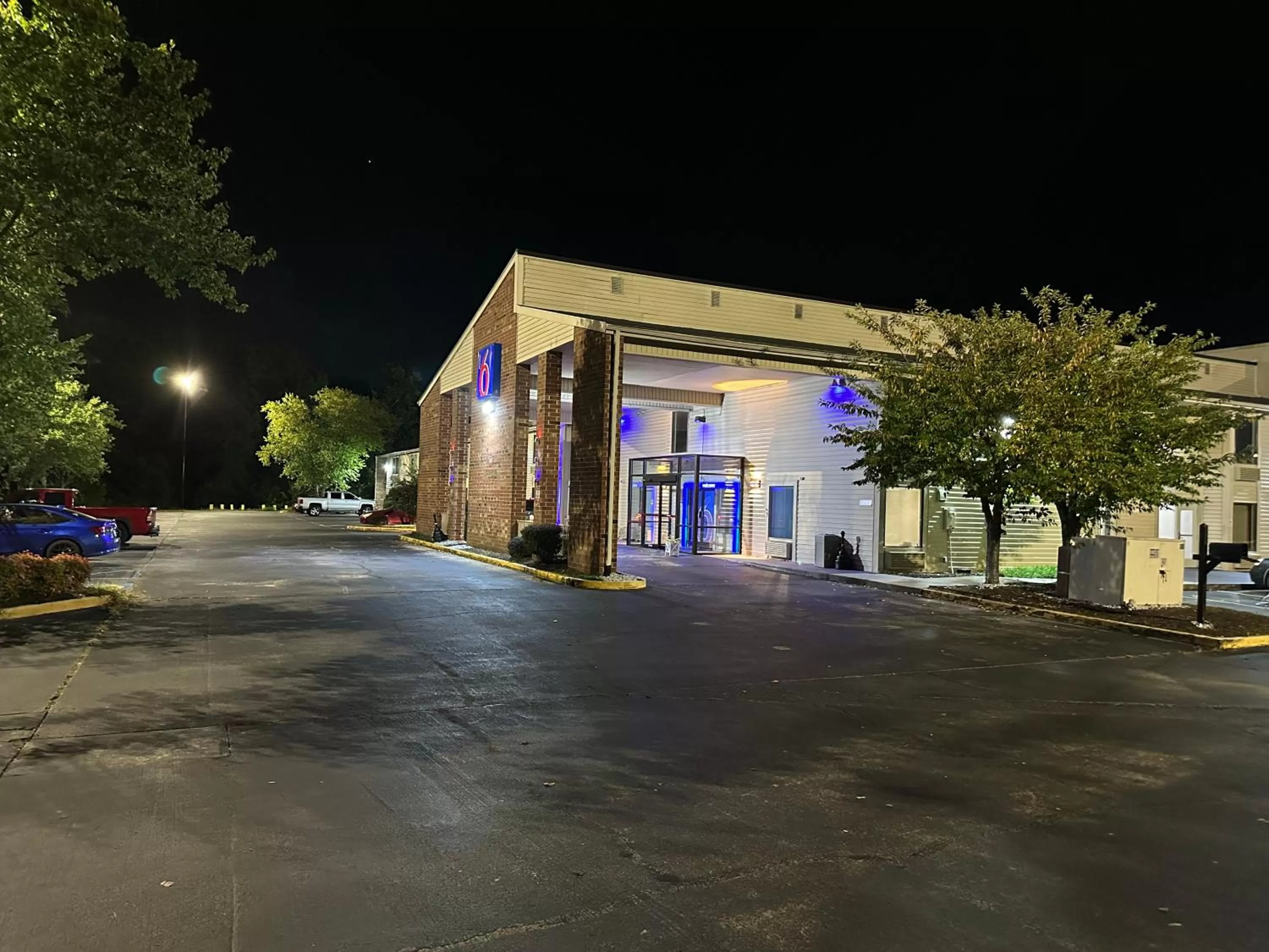 Property building in Motel 6-Greensboro, NC - Airport