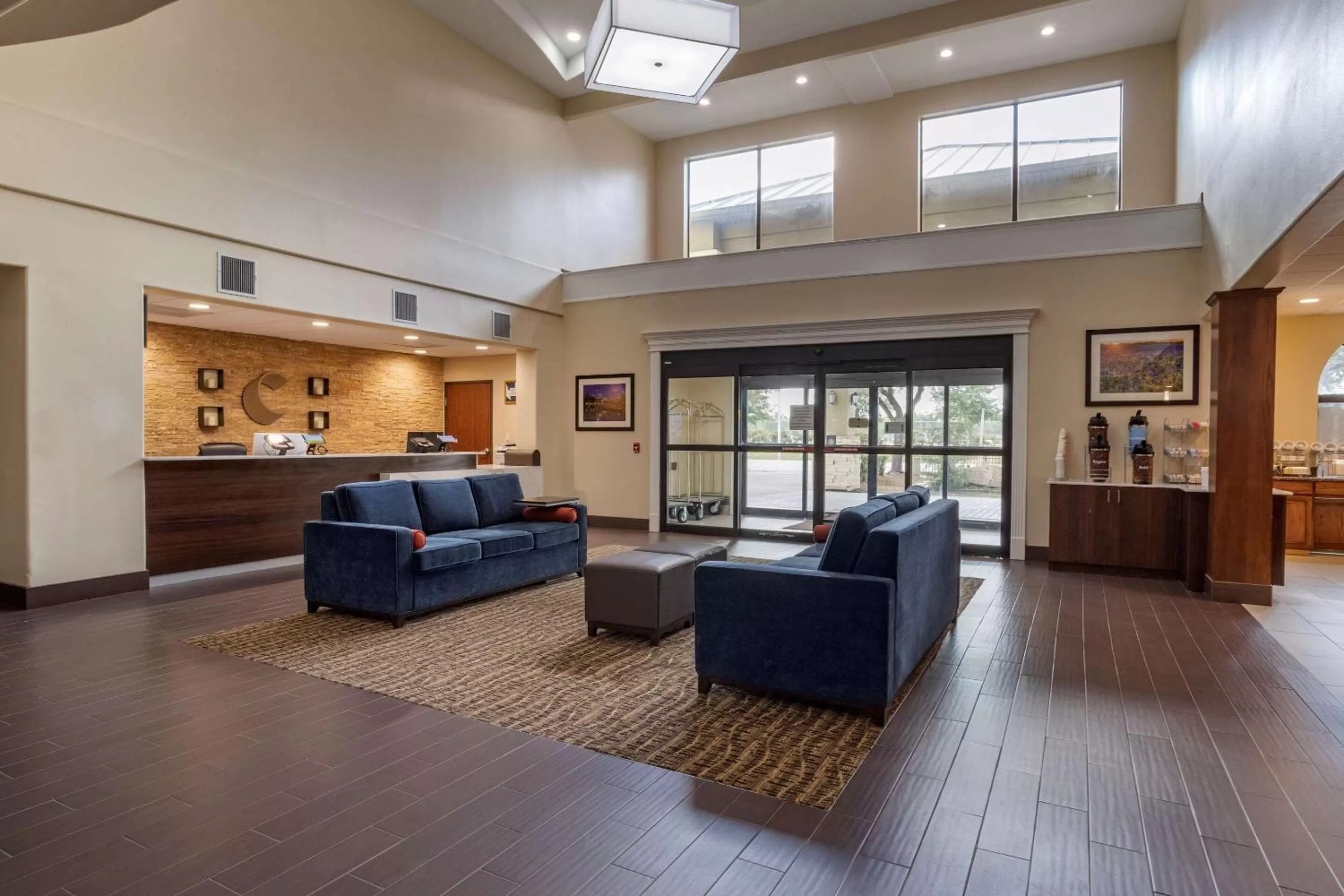 Lobby or reception in Comfort Suites Houston near Medical Center- NRG Stadium
