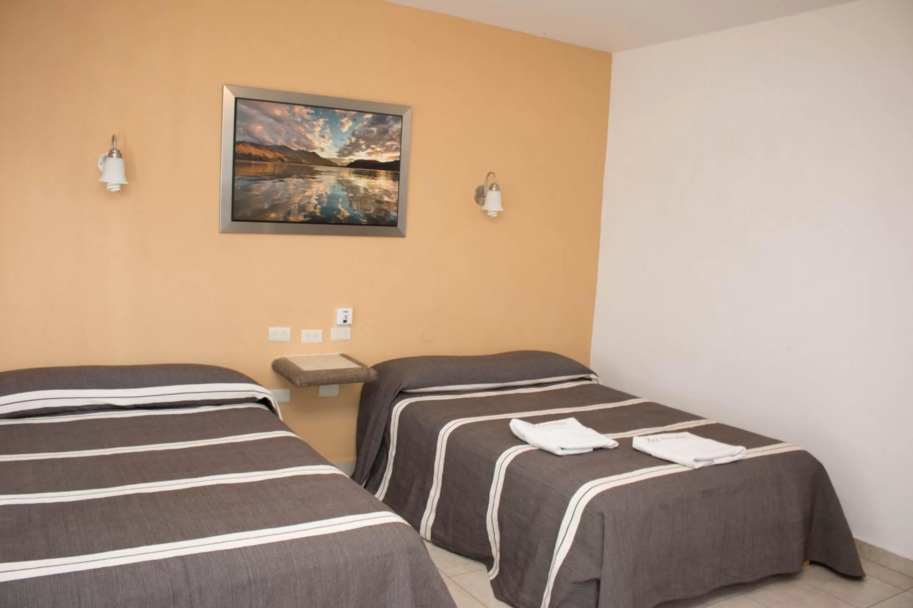 Photo of the whole room, Bed in Hotel Cervantino