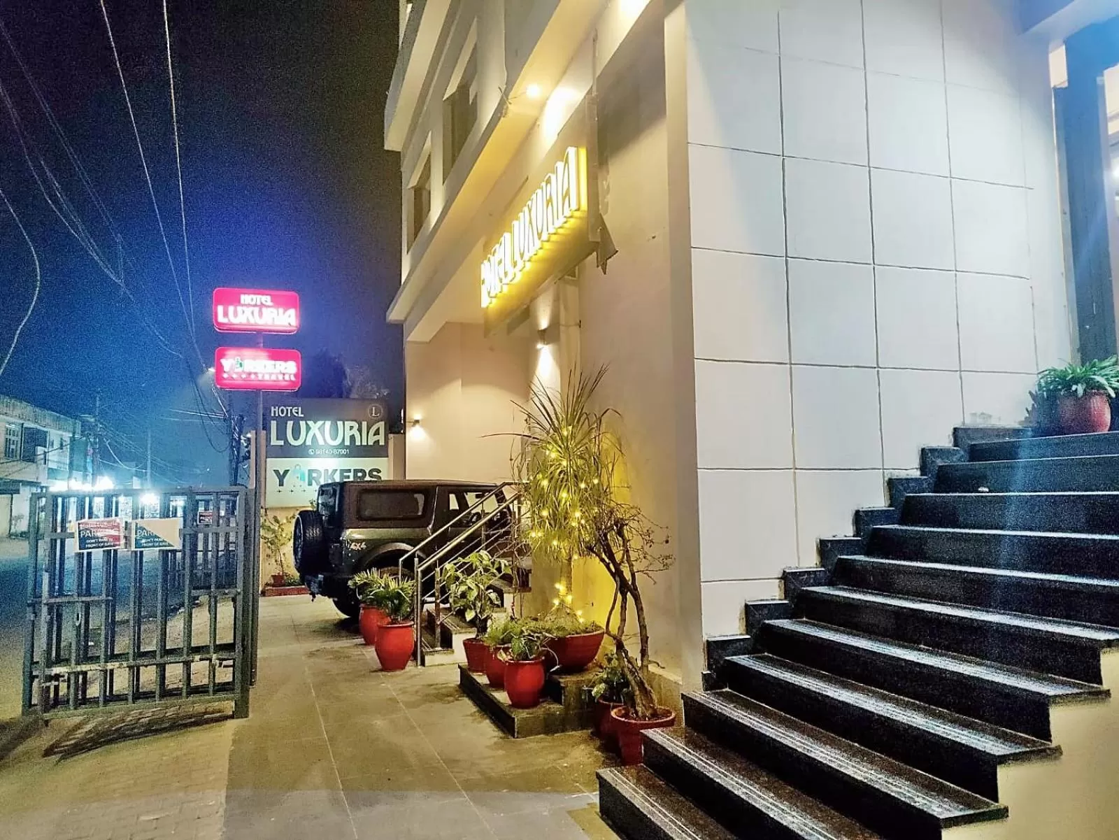 Facade/entrance in Hotel Luxuria