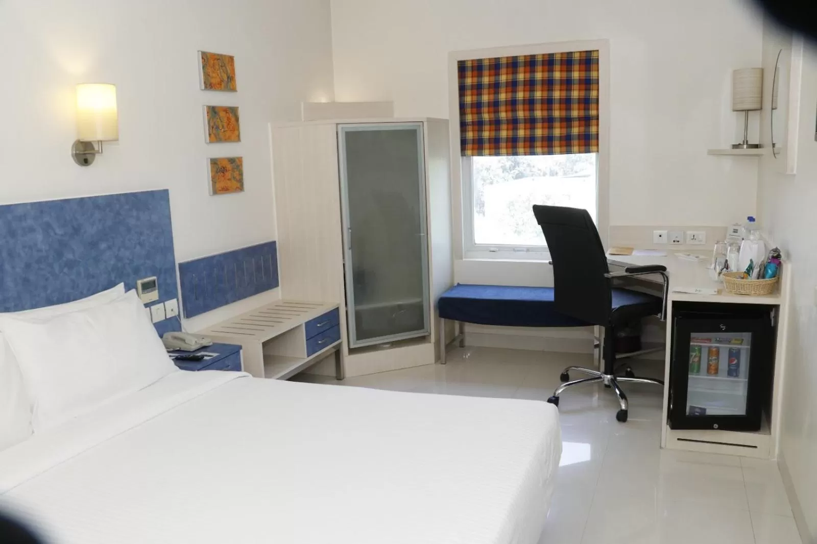 Bedroom, Bed in Hometel Chandigarh