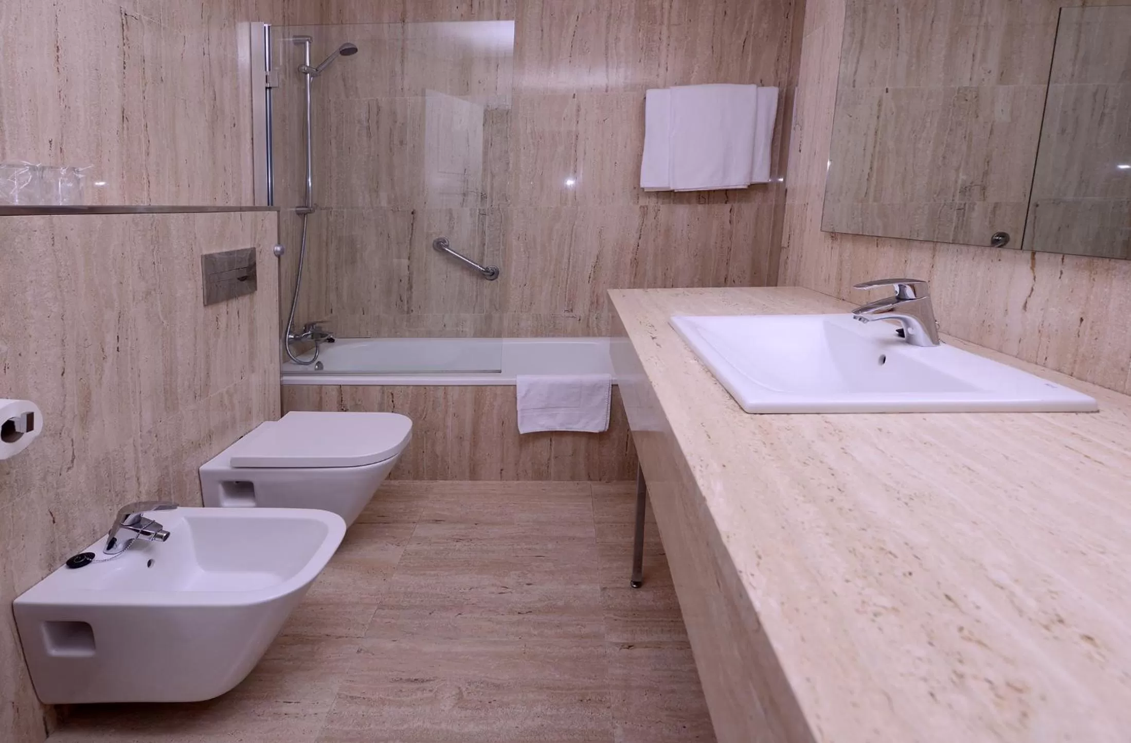 Toilet in Hotel Alcazar Irun