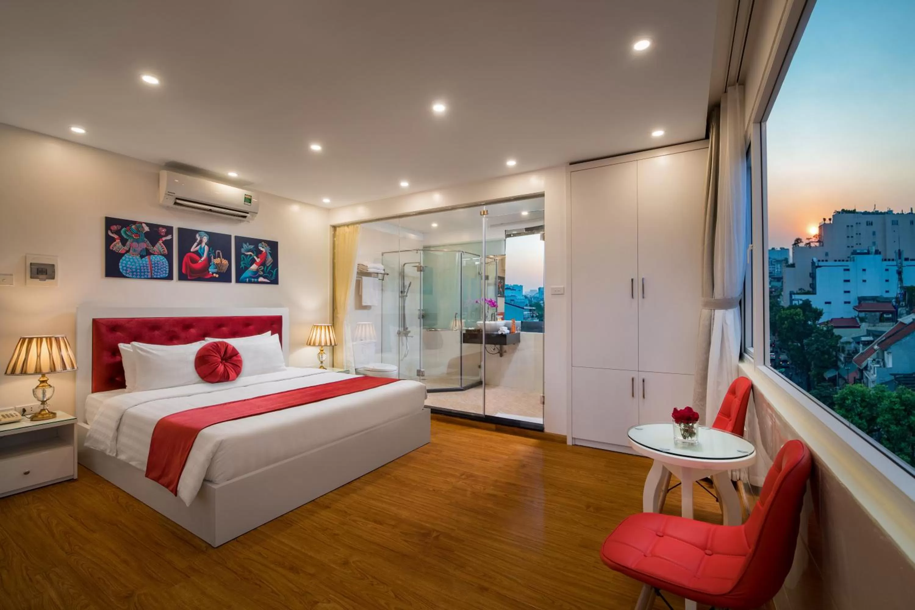 Photo of the whole room, Bed in Hanoi Royal Palace Hotel 2