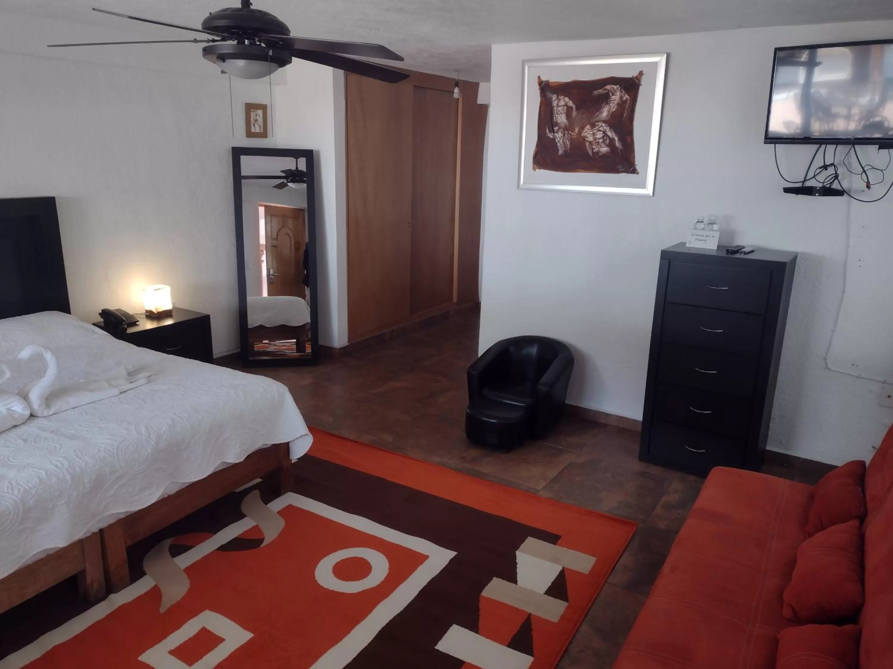 Communal lounge/ TV room, TV/Entertainment Center in Hotel Leyenda del Tepozteco