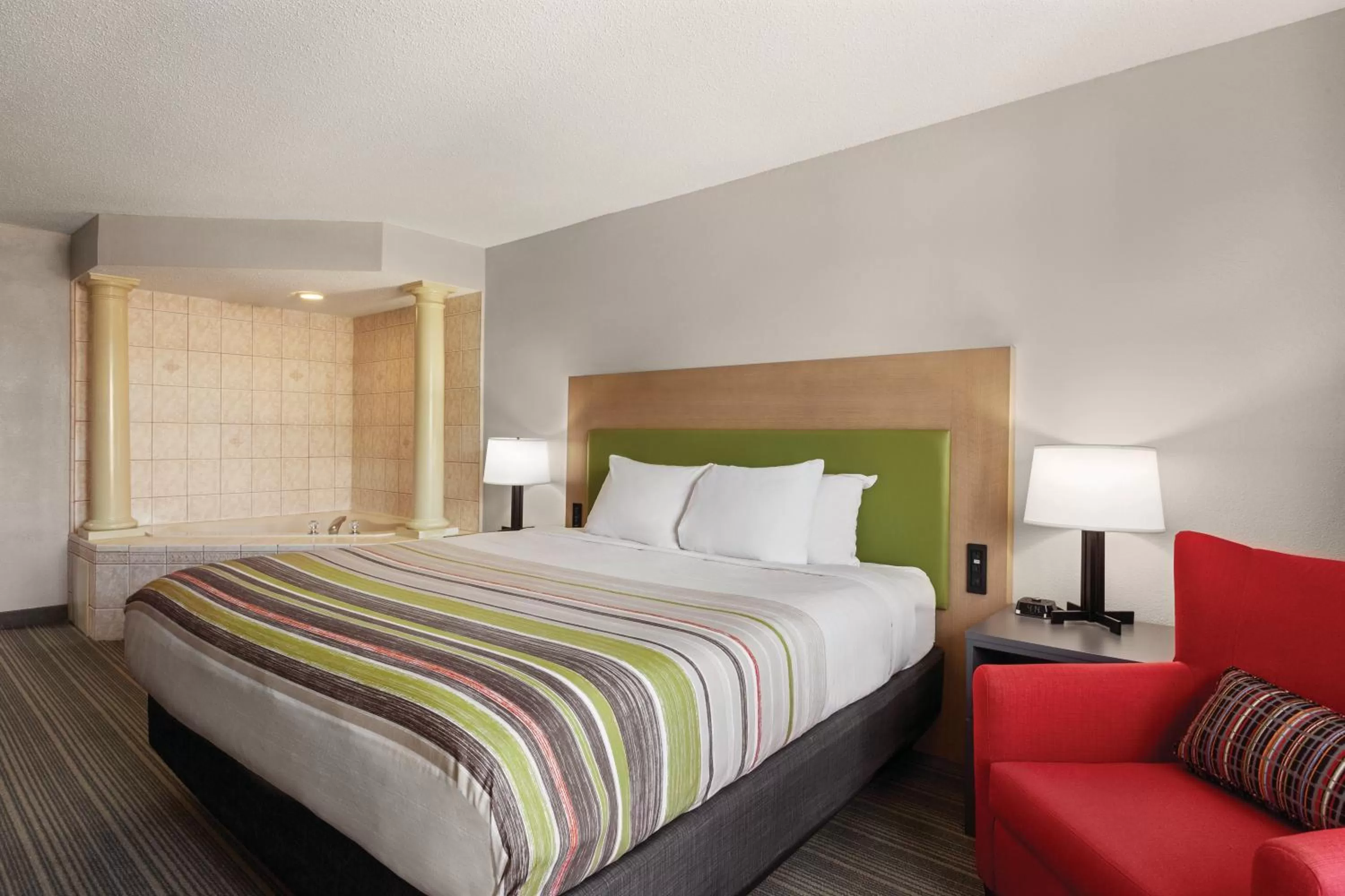 Bed in Country Inn & Suites by Radisson, Beaufort West, SC