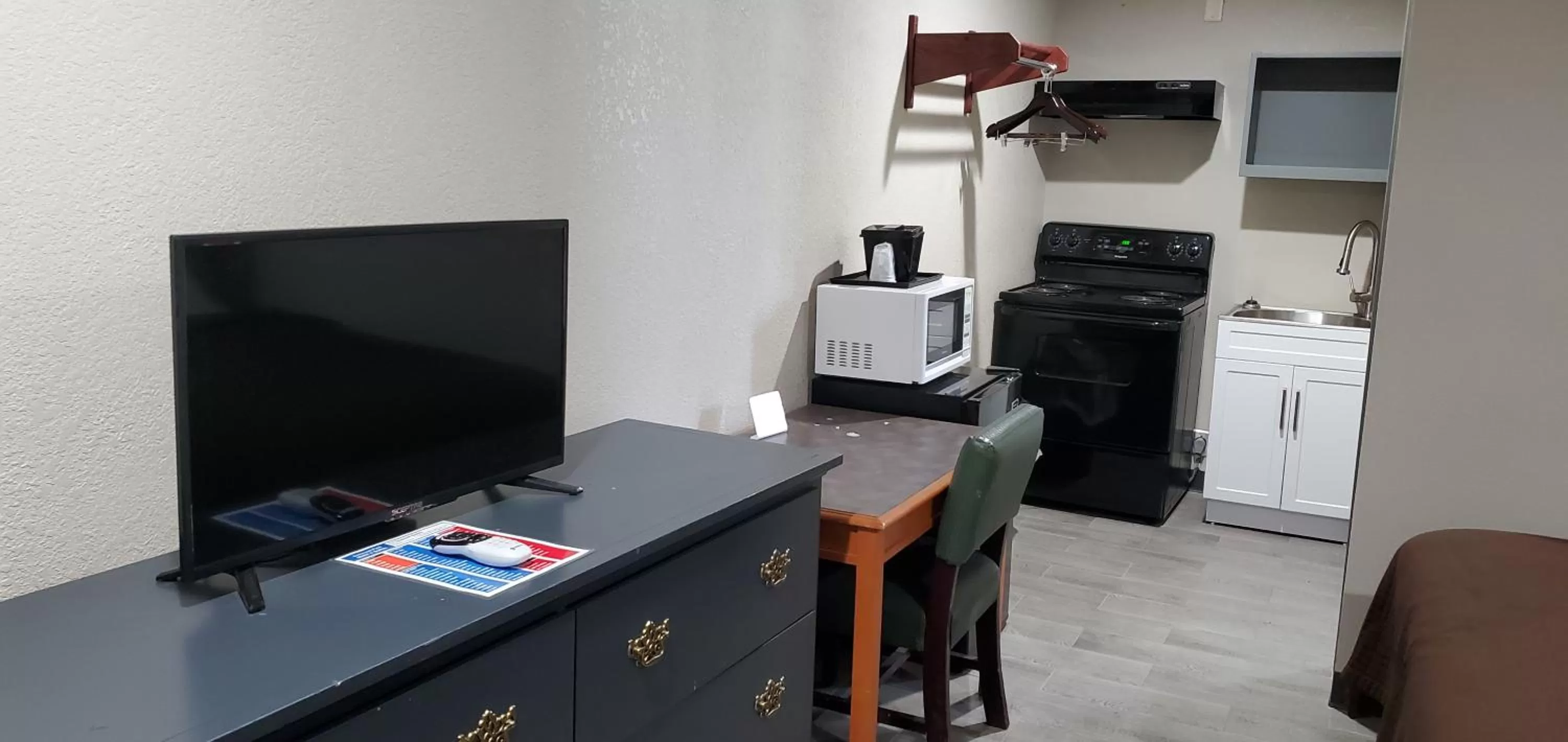 Crescent Park Motel & Suites